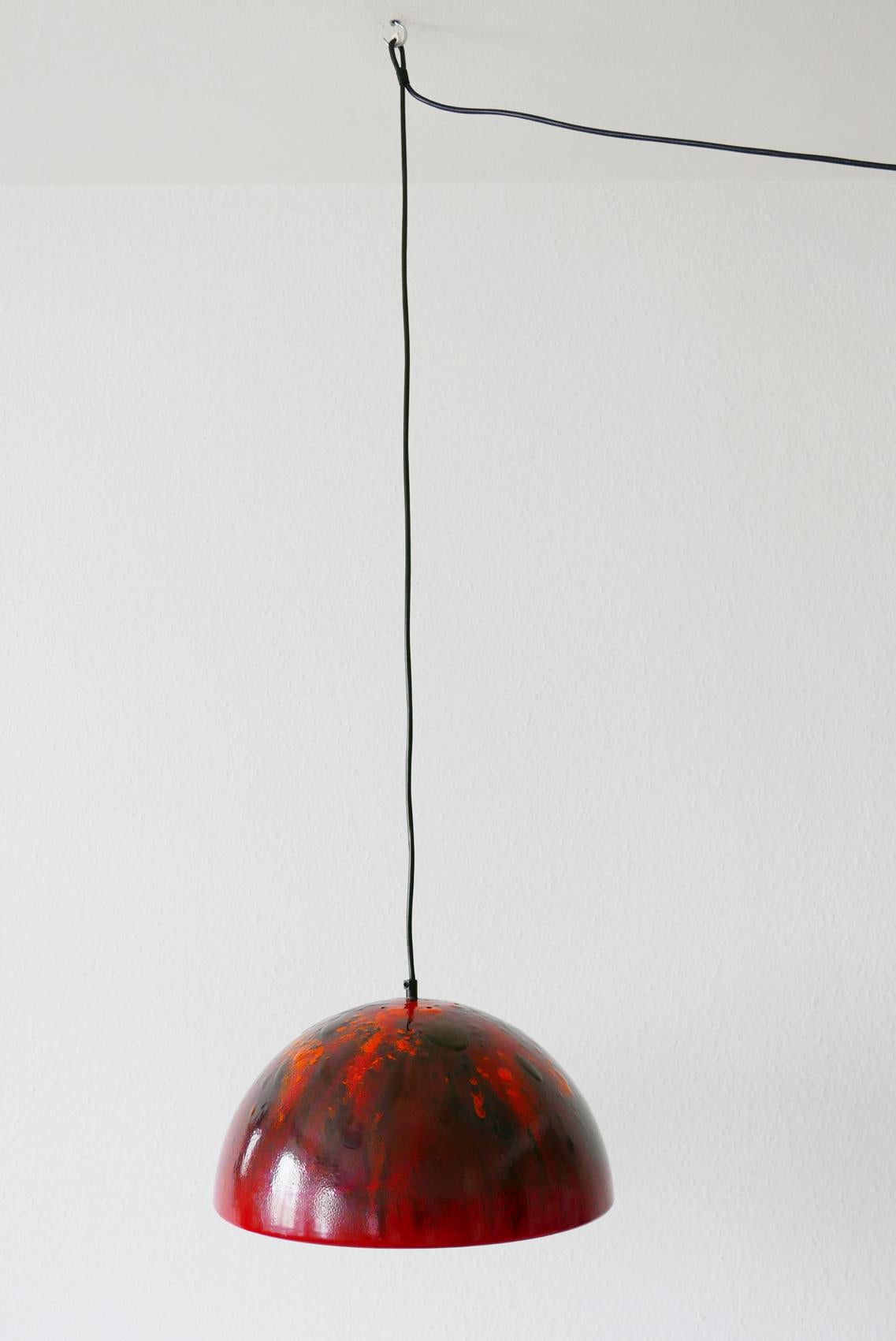 Grande et élégante lampe suspendue à dôme en émail de style moderne du milieu du siècle dernier, années 1960, Danemark en vente 3