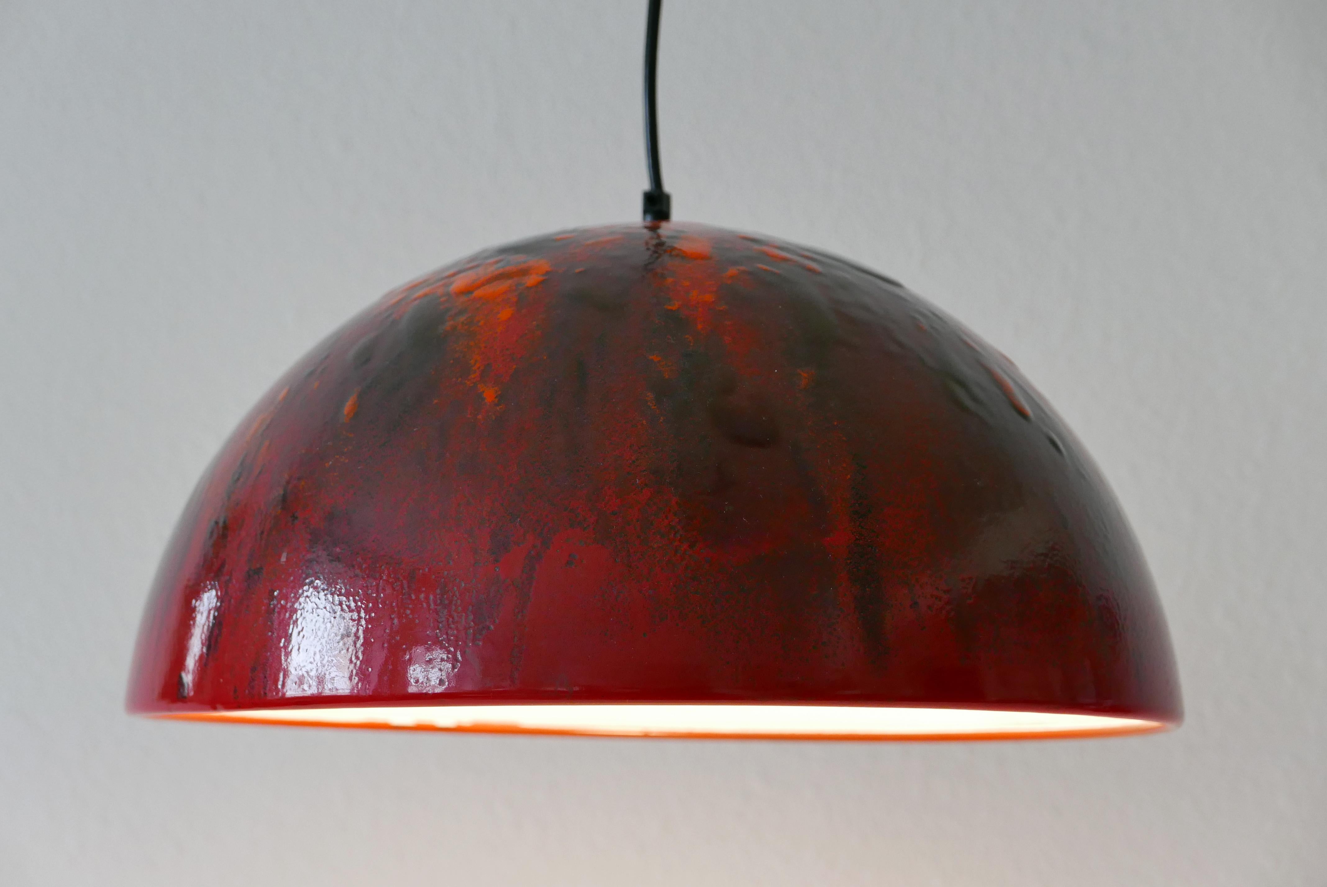 Smaltato Grande ed elegante lampada a sospensione smaltata della metà del secolo scorso, 1960, Danimarca in vendita