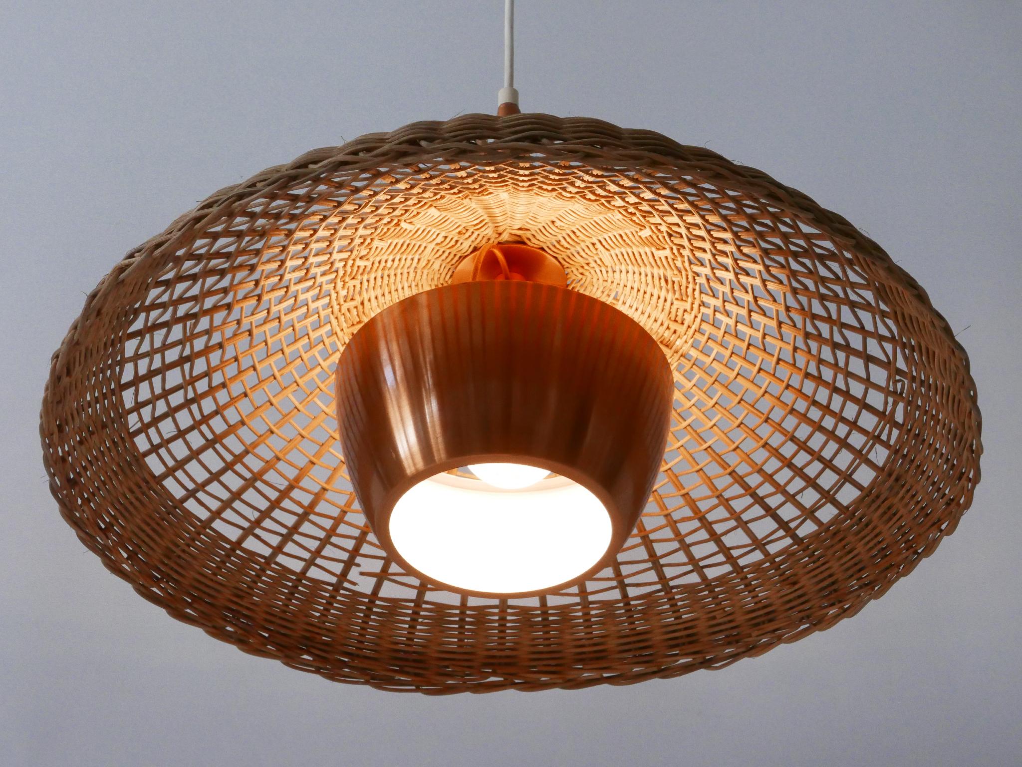 Large & Elegant Mid-Century Modern Rattan & Copper Pendant Lamp Denmark 1970s For Sale 5