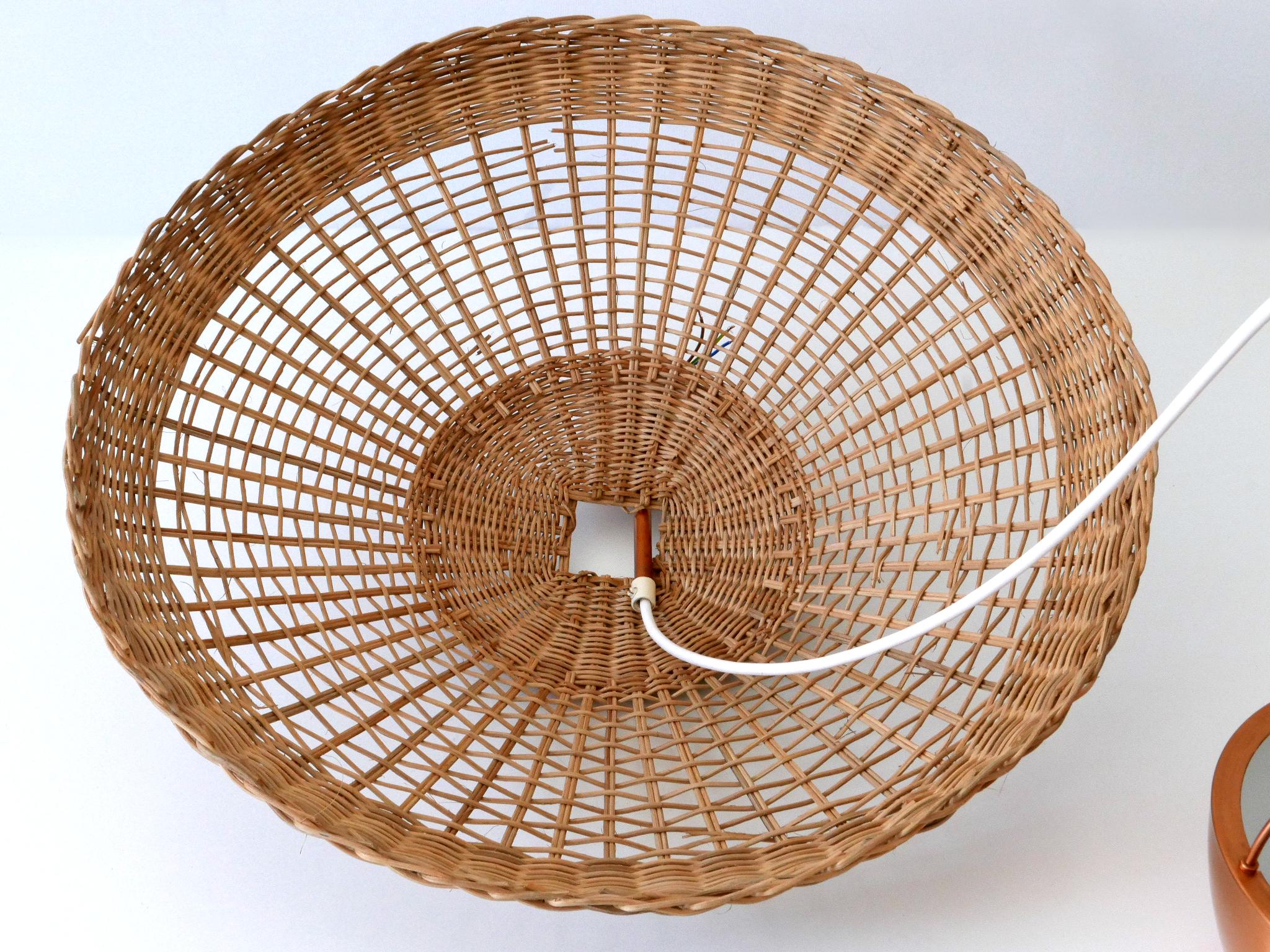 Grande ed elegante lampada a sospensione in rame e rattan della metà del secolo scorso Danimarca anni '70 in vendita 11