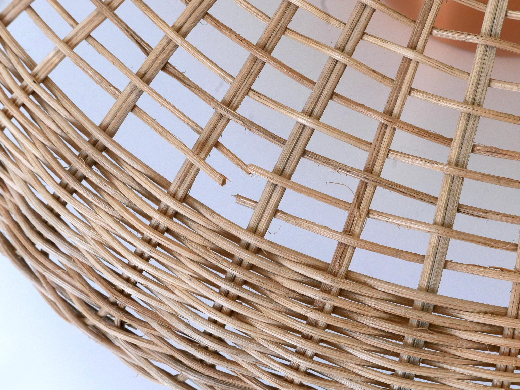 Grande ed elegante lampada a sospensione in rame e rattan della metà del secolo scorso Danimarca anni '70 in vendita 13