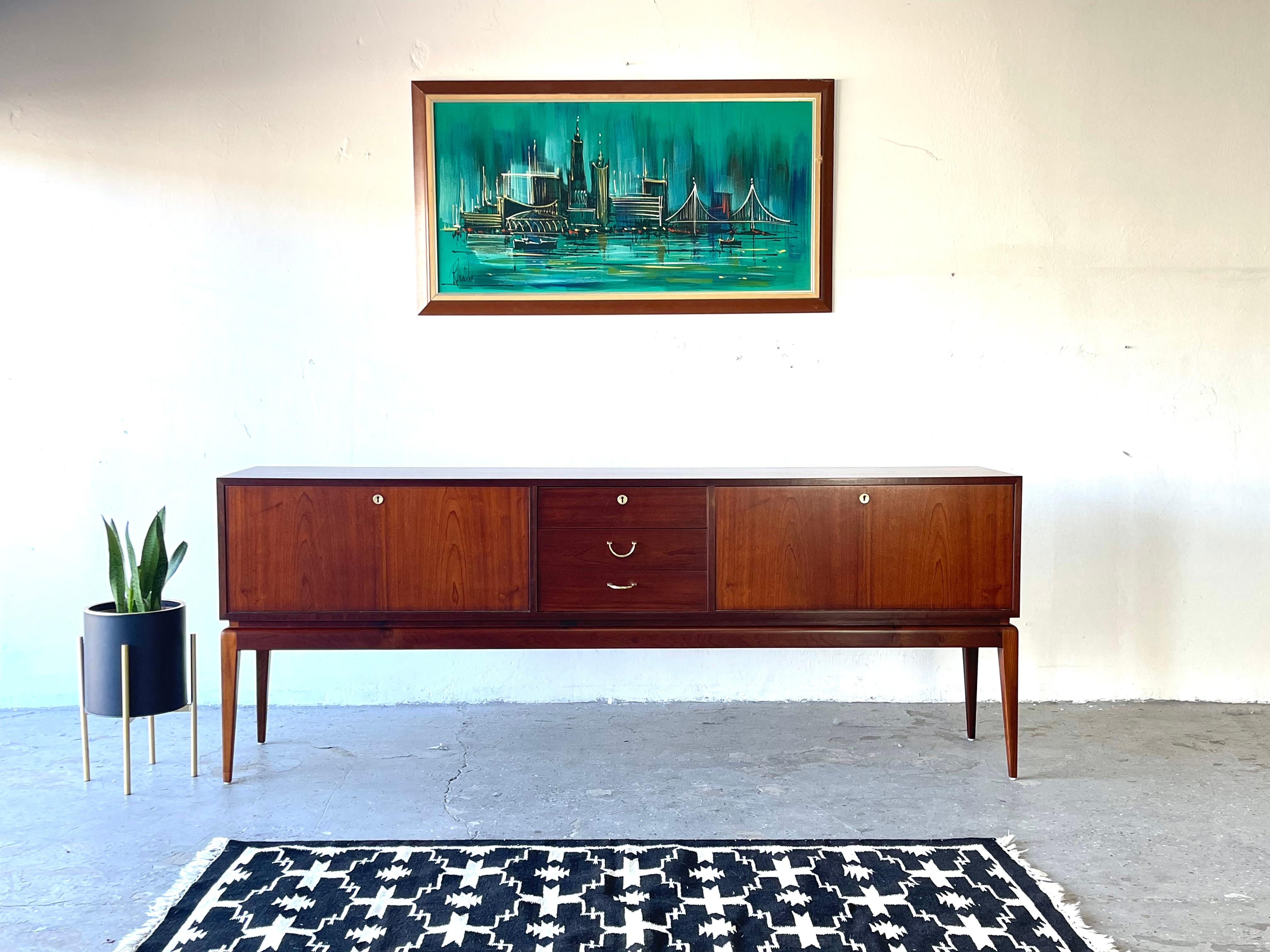 Large & Elegant Mid-Century Modern Walnut Credenza  For Sale 9