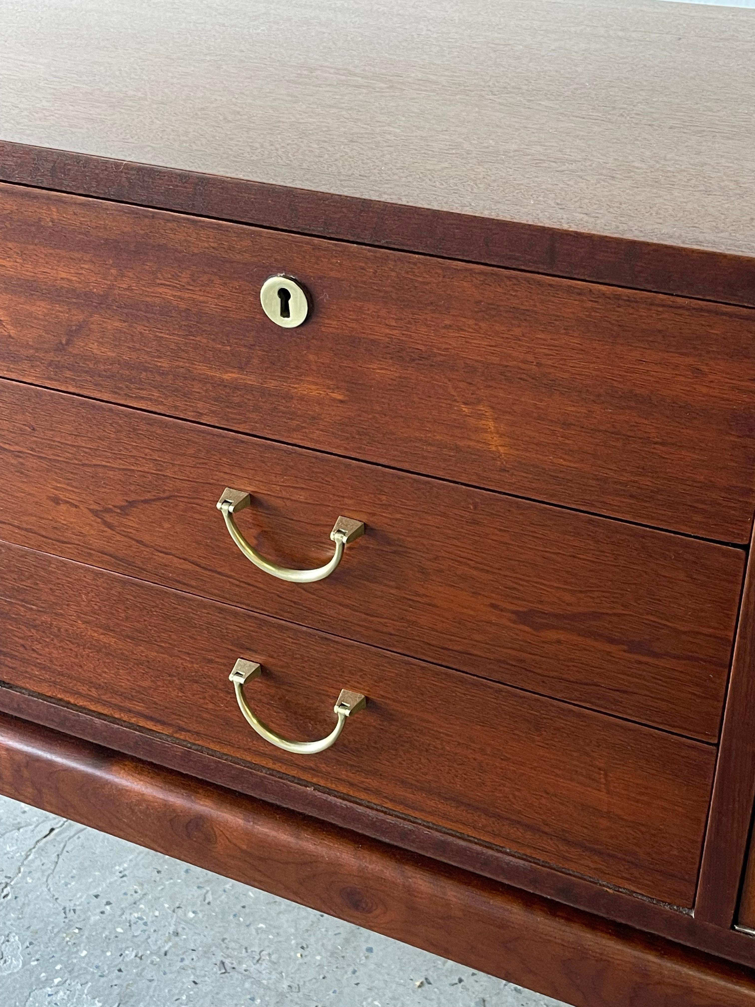 Large & Elegant Mid-Century Modern Walnut Credenza  For Sale 3