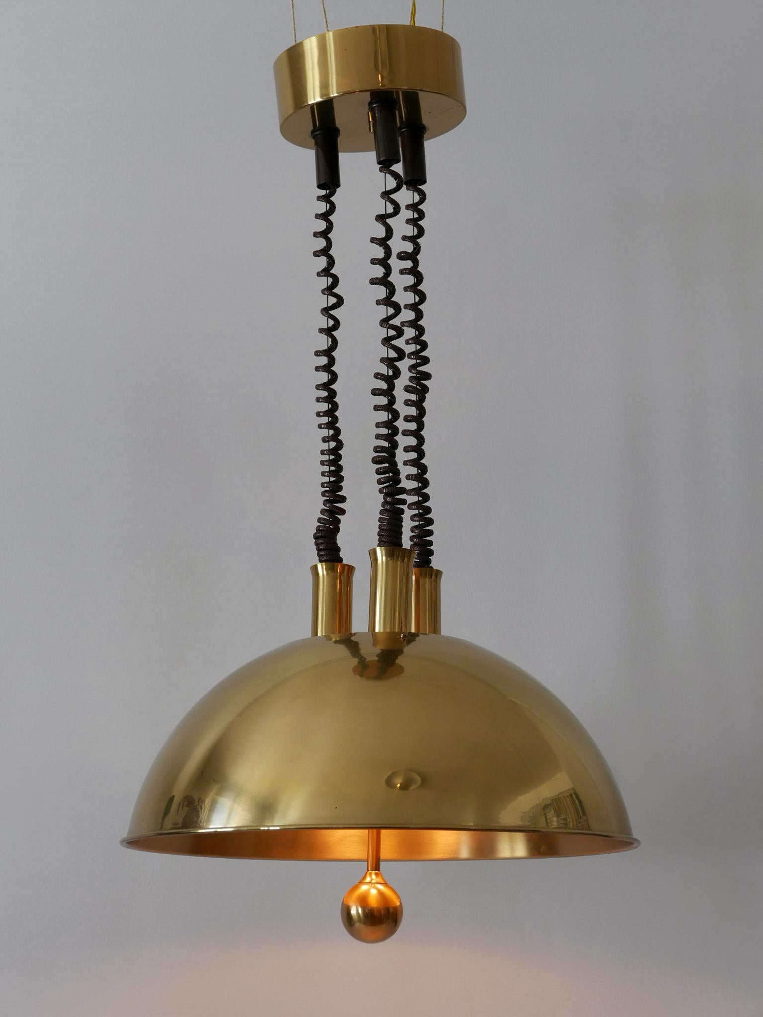 Grande ed elegante lampada a sospensione in ottone di metà secolo di Florian Schulz degli anni '70 in vendita 8