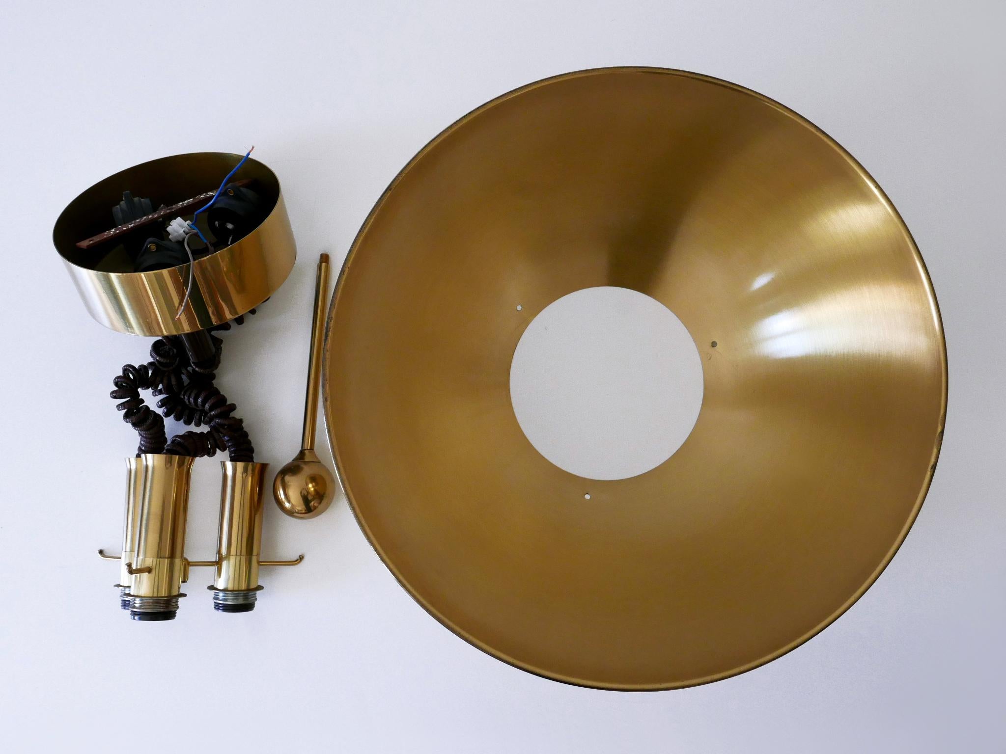 Grande ed elegante lampada a sospensione in ottone di metà secolo di Florian Schulz degli anni '70 in vendita 10