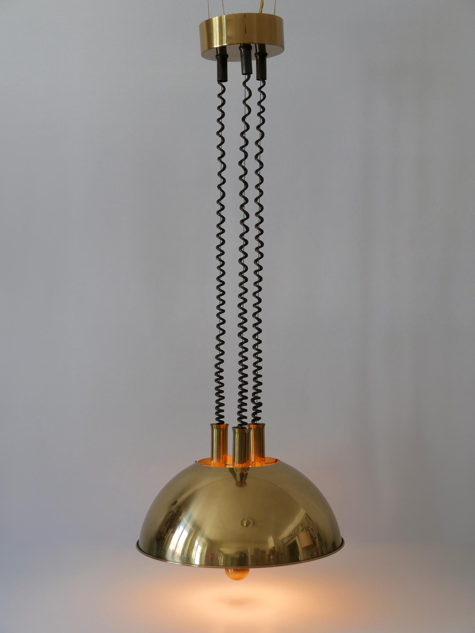Tedesco Grande ed elegante lampada a sospensione in ottone di metà secolo di Florian Schulz degli anni '70 in vendita