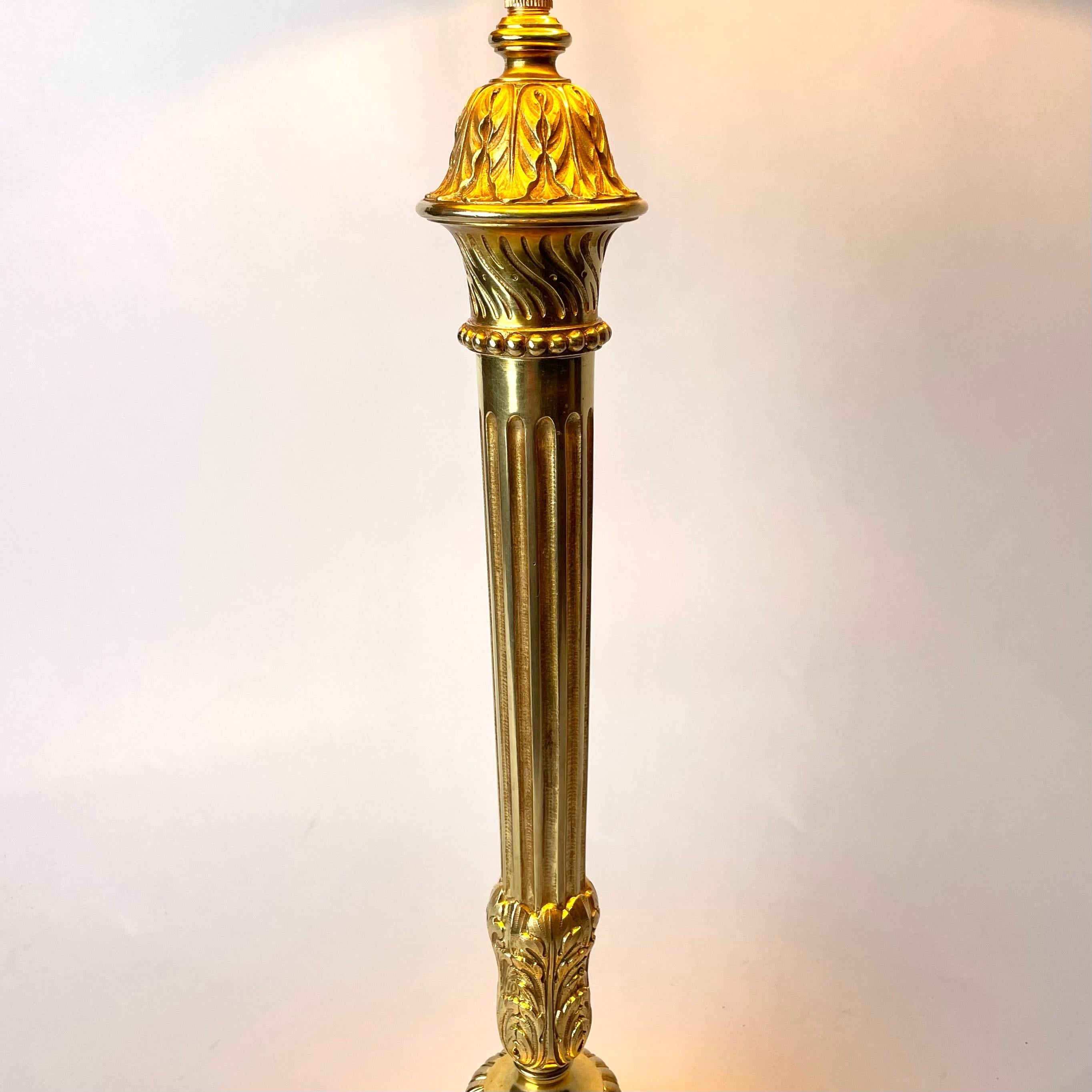 Large & elegant Table Lamp in gilded bronze. Louis XVI style, early 20th Century For Sale 1