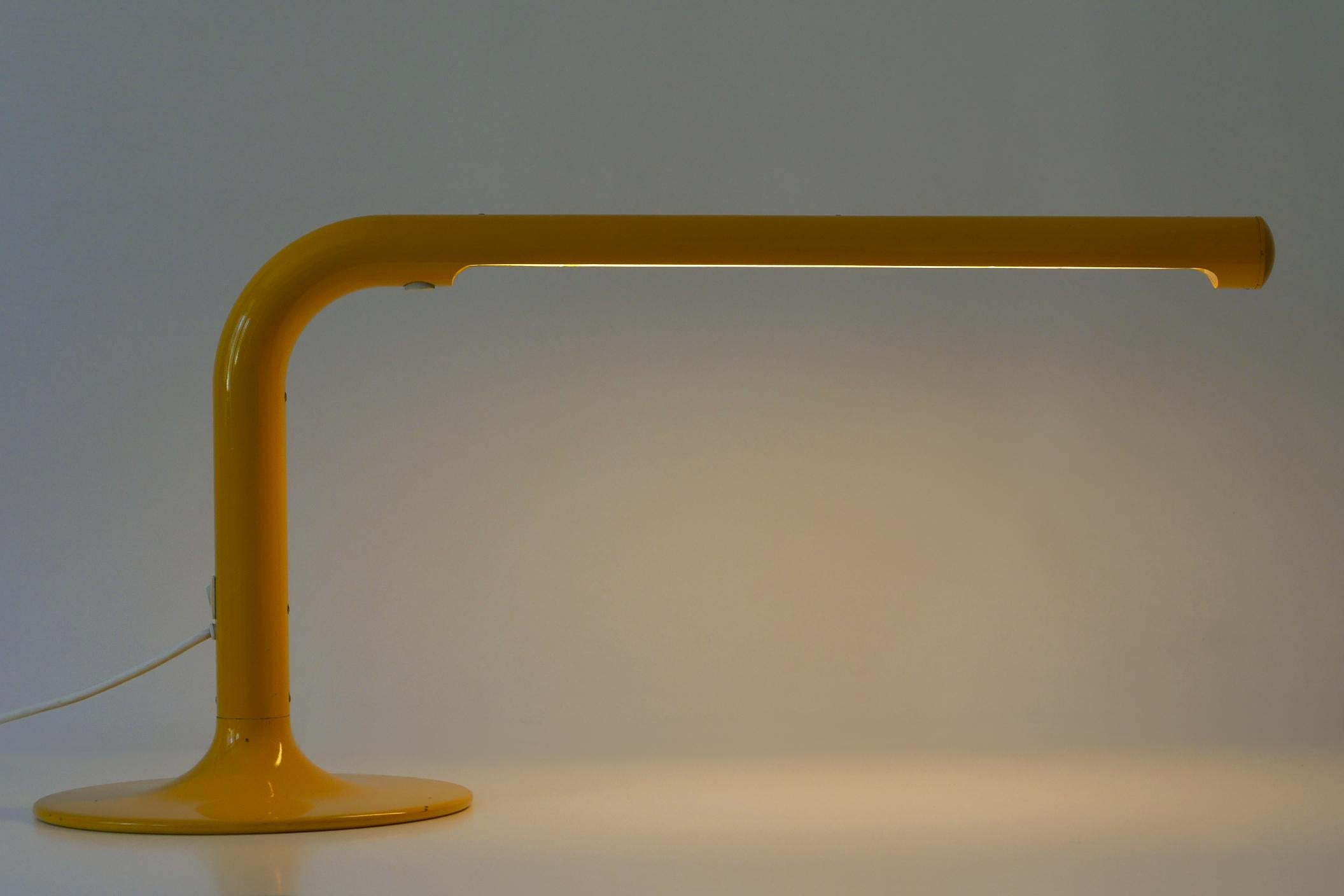 Grande et élégante lampe de bureau tube d'Anders Pehrson pour Atelj Lyktan, années 1960 en vente 3