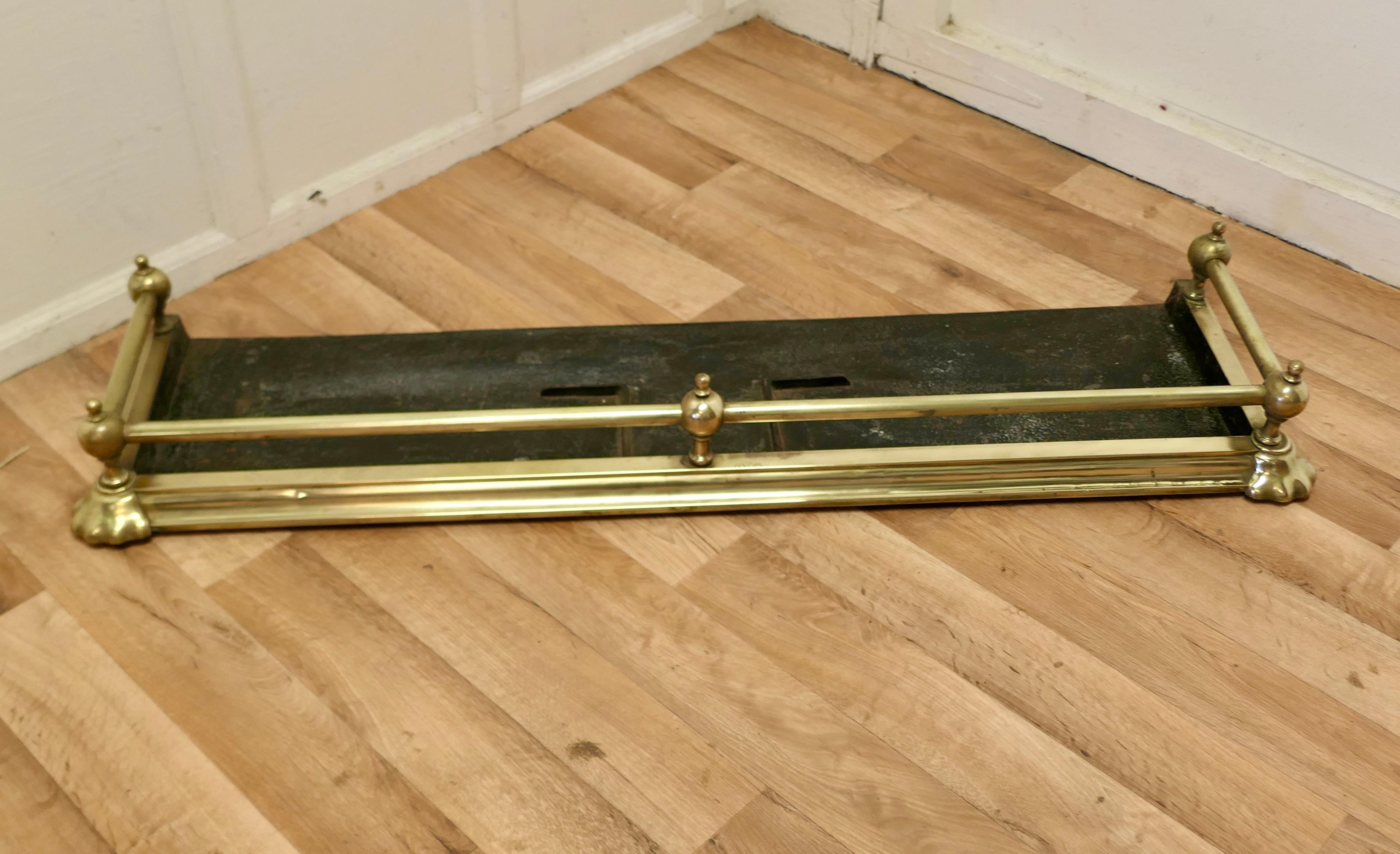 Arts and Crafts Large Elegant Victorian Brass Fender For Sale