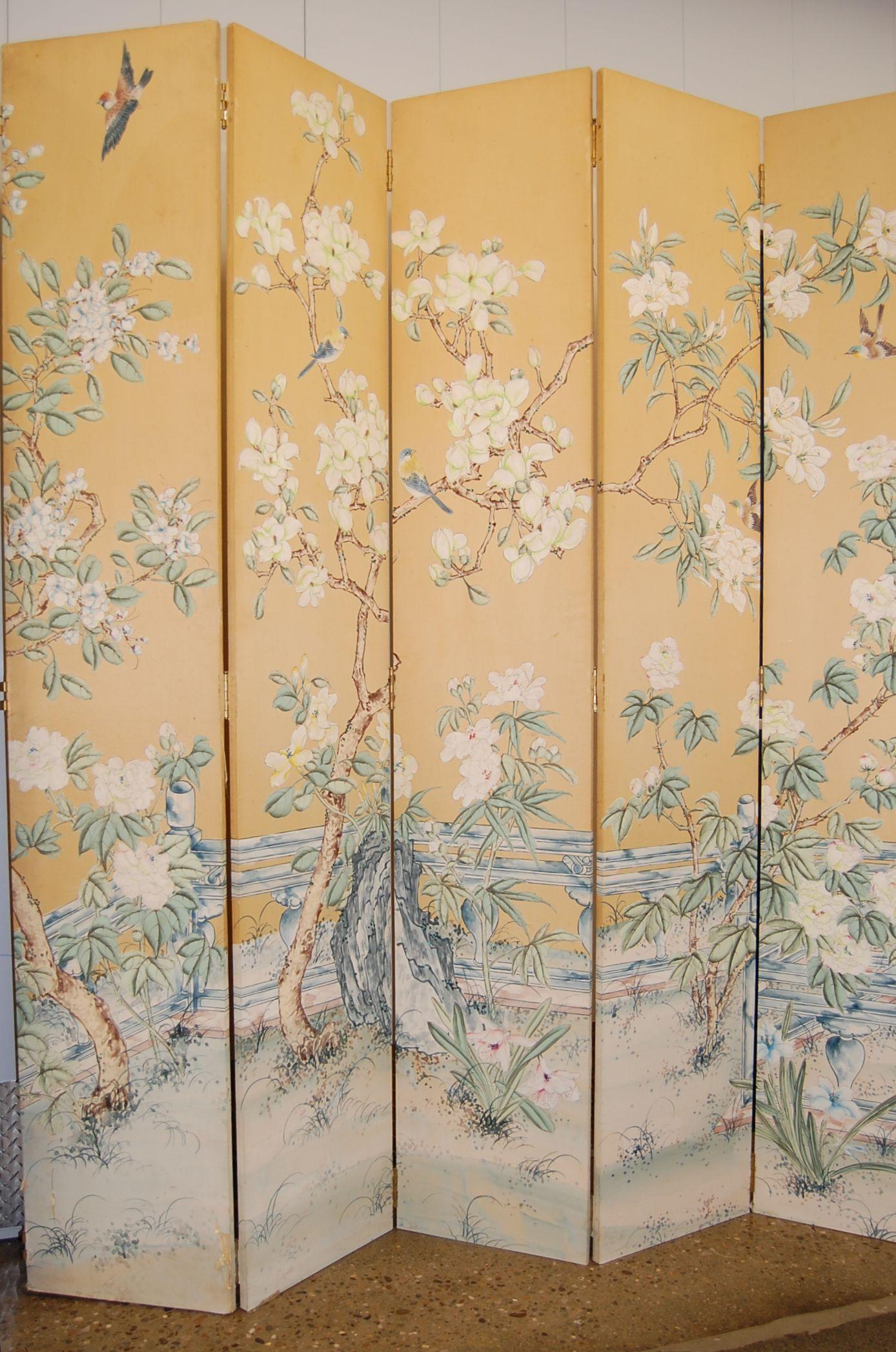 Large Eleven-Panel Hand Painted on Silk Folding Chinese Screen, circa Late 1960s In Fair Condition In Pittsburgh, PA