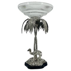 Grand centre de table Epergne d'Elkington avec camel, palmier et bol en verre