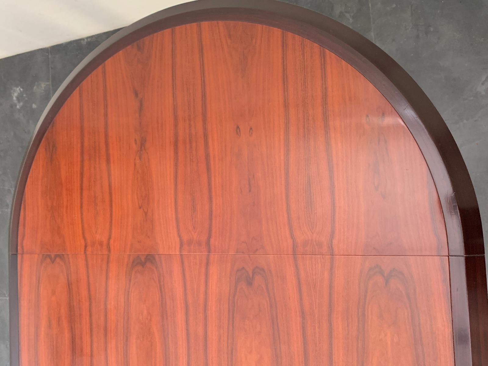 Large Elliptical Table in Solid Rosewood and Mahogany Feather Design, Italy 1960 For Sale 6