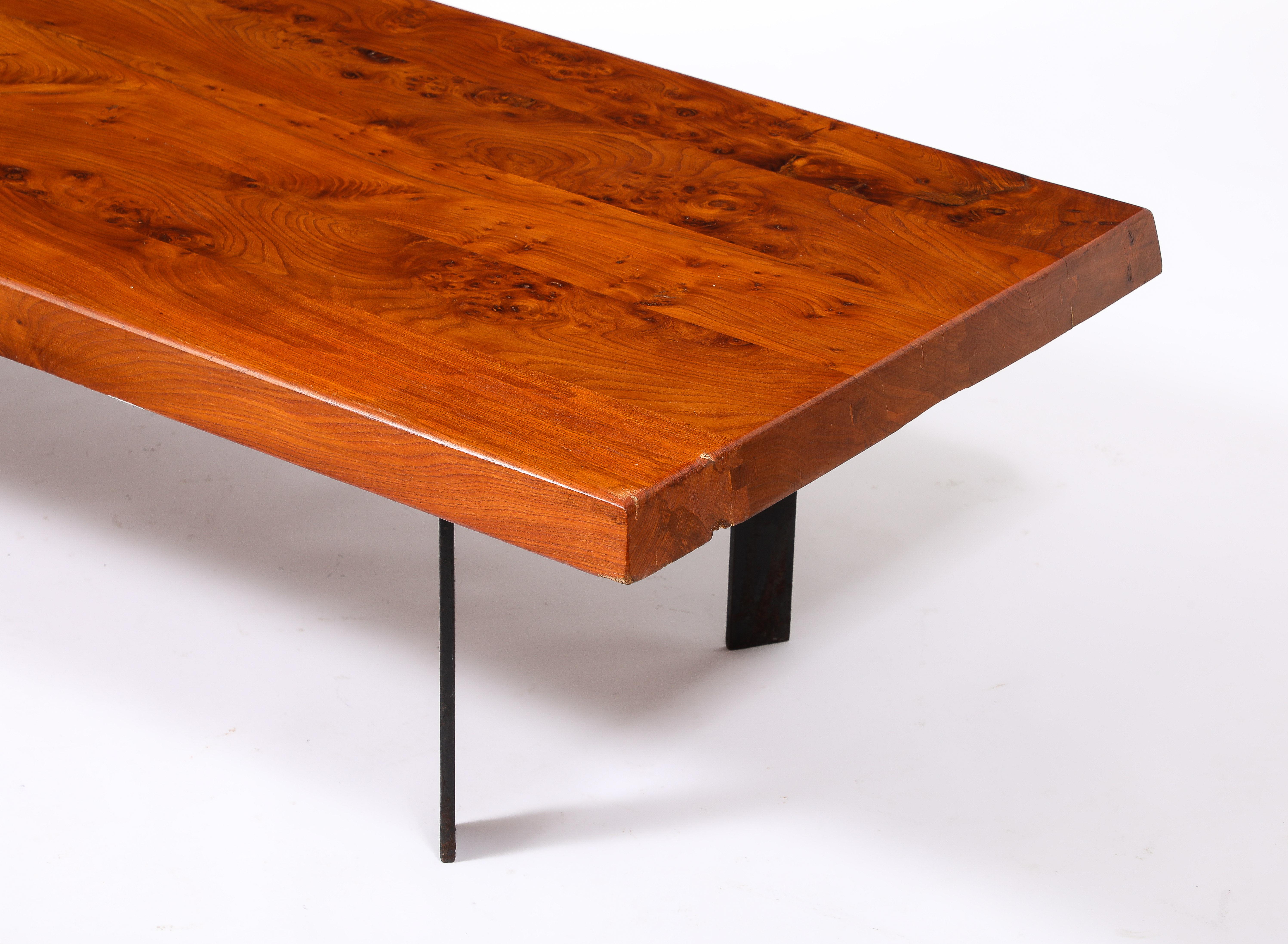 Grande table basse en orme et fer, France, années 1960 en vente 3