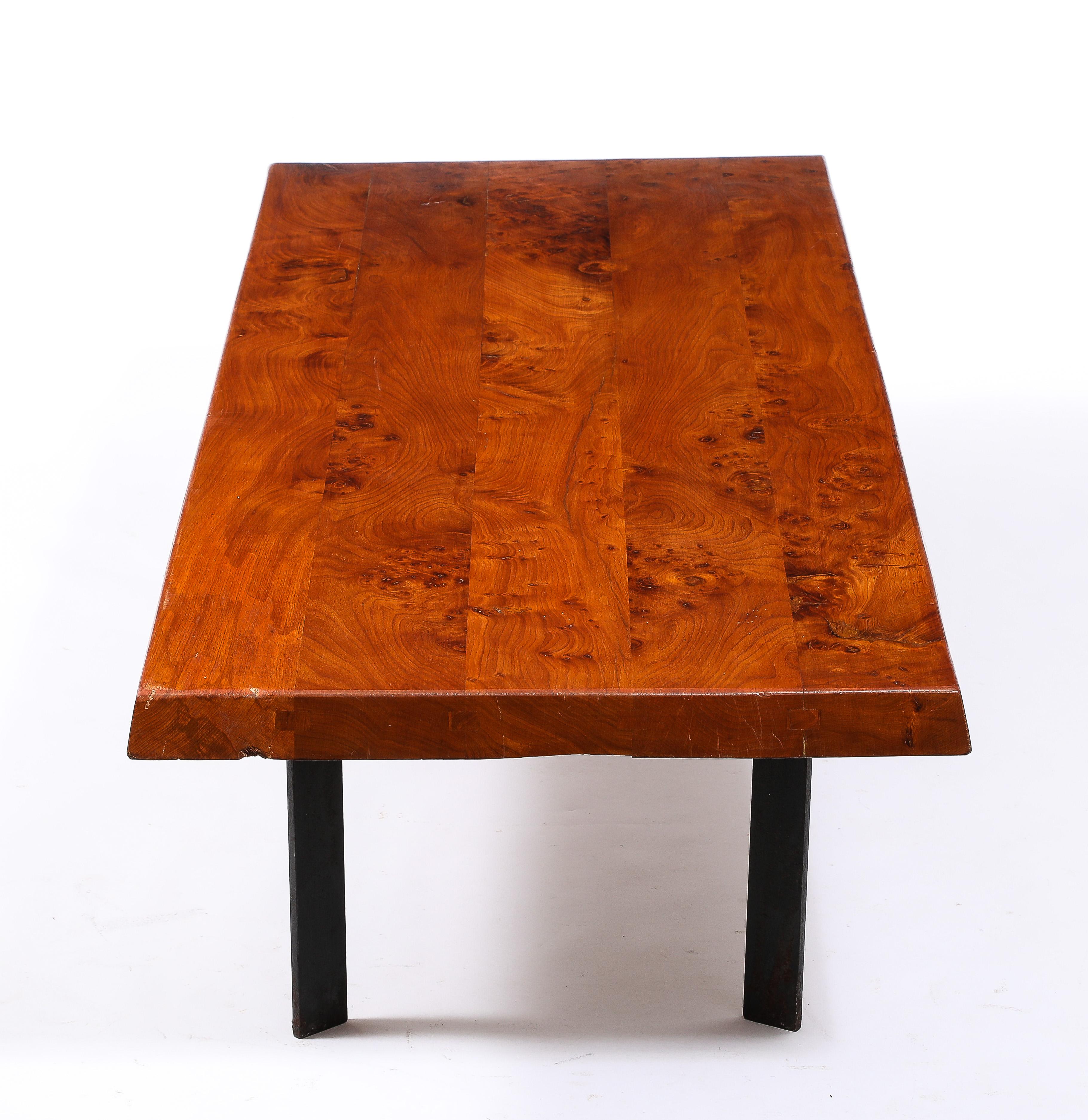 Grande table basse en orme et fer, France, années 1960 en vente 4