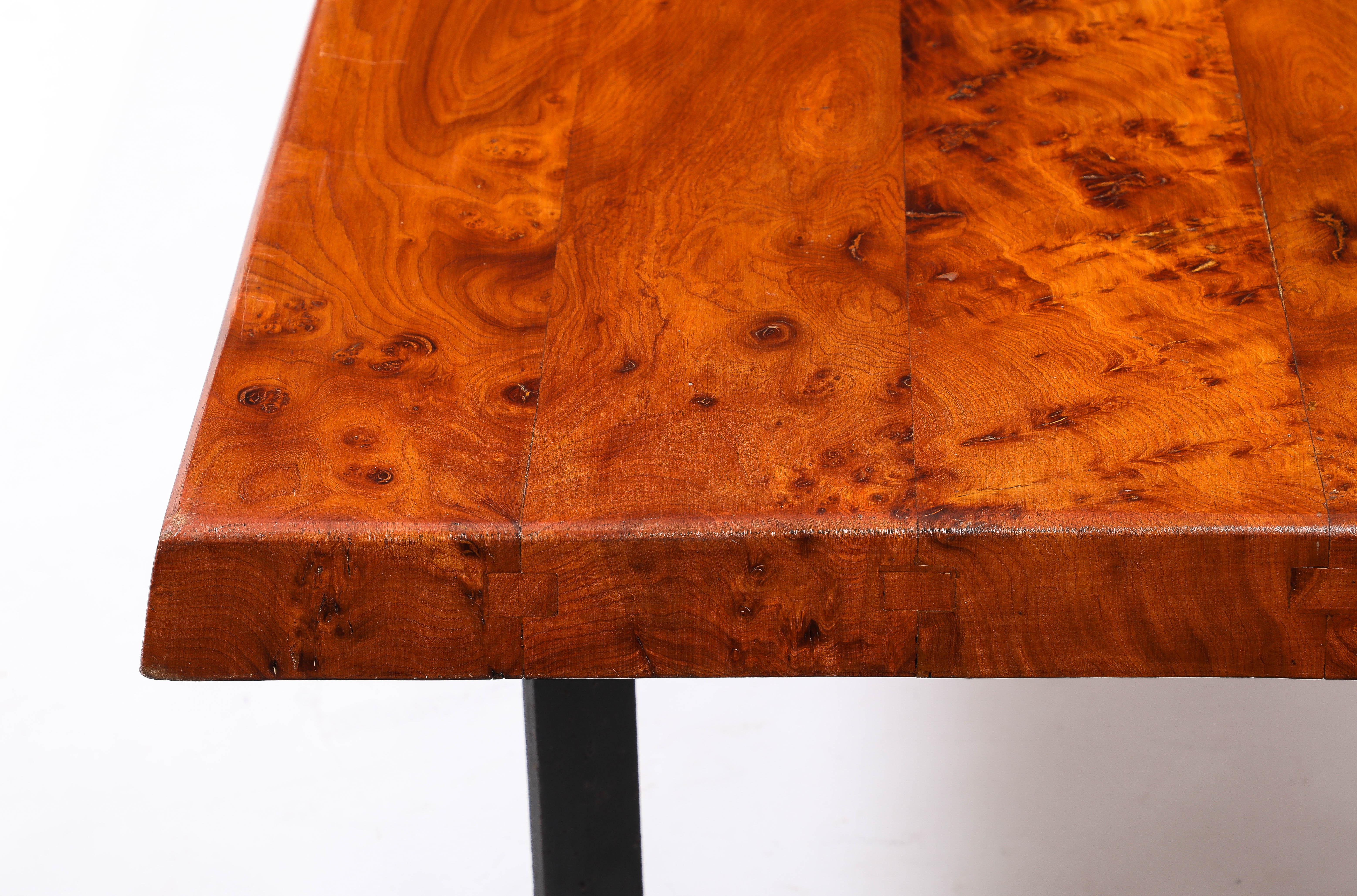 Grande table basse en orme et fer, France, années 1960 en vente 2