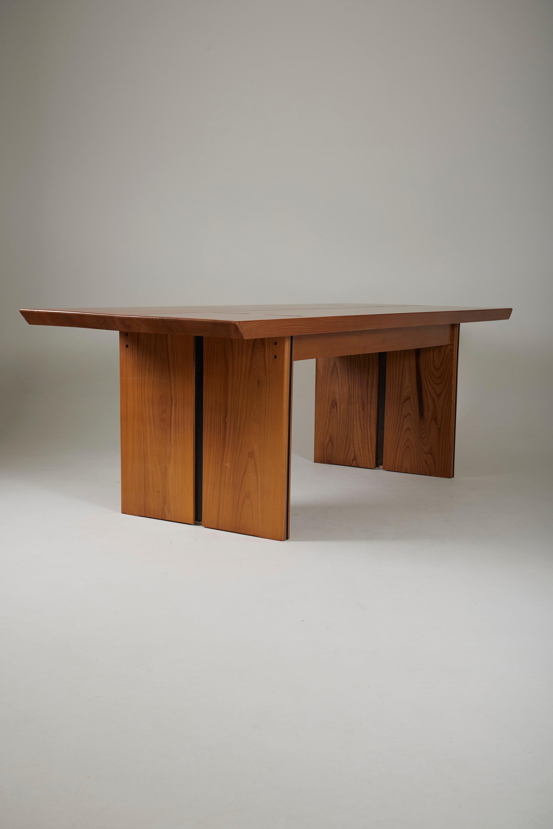 Large elm dining table In Good Condition In PARIS, FR