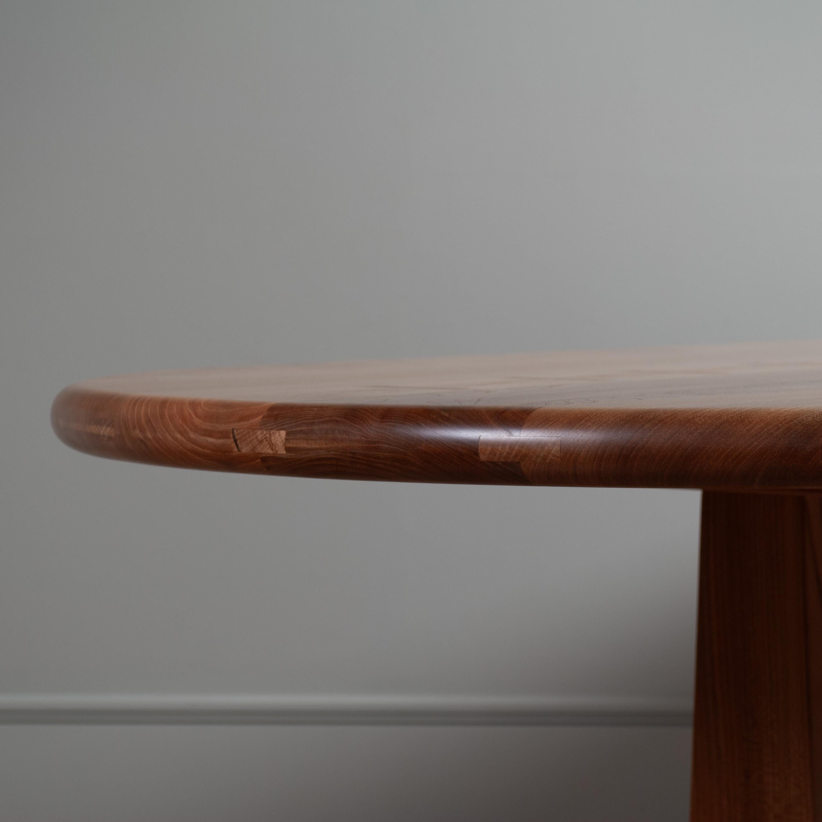 Grande table à manger en orme en vente 1