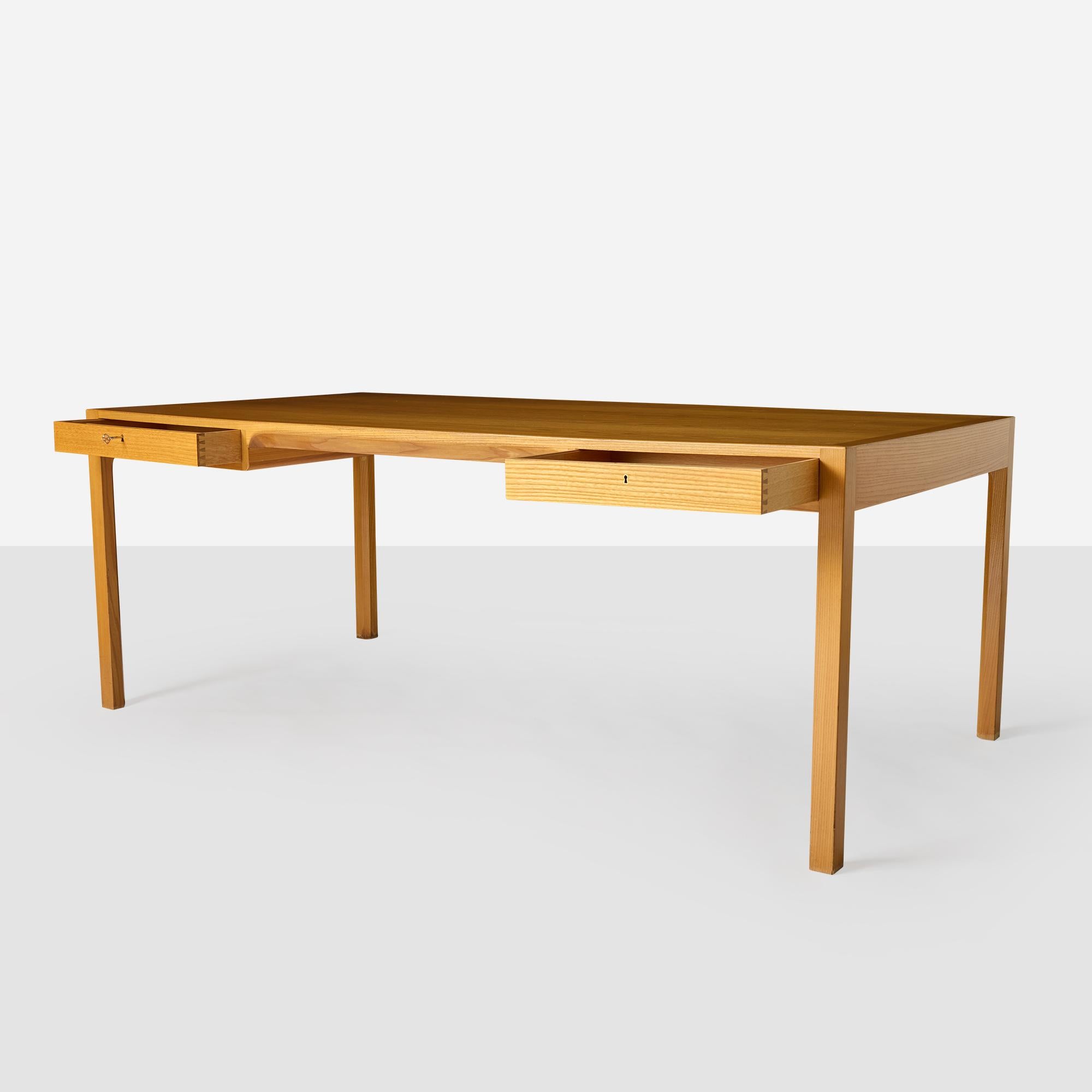 Olmo Scrivania grande in legno d'olmo di Bernt Petersen in vendita