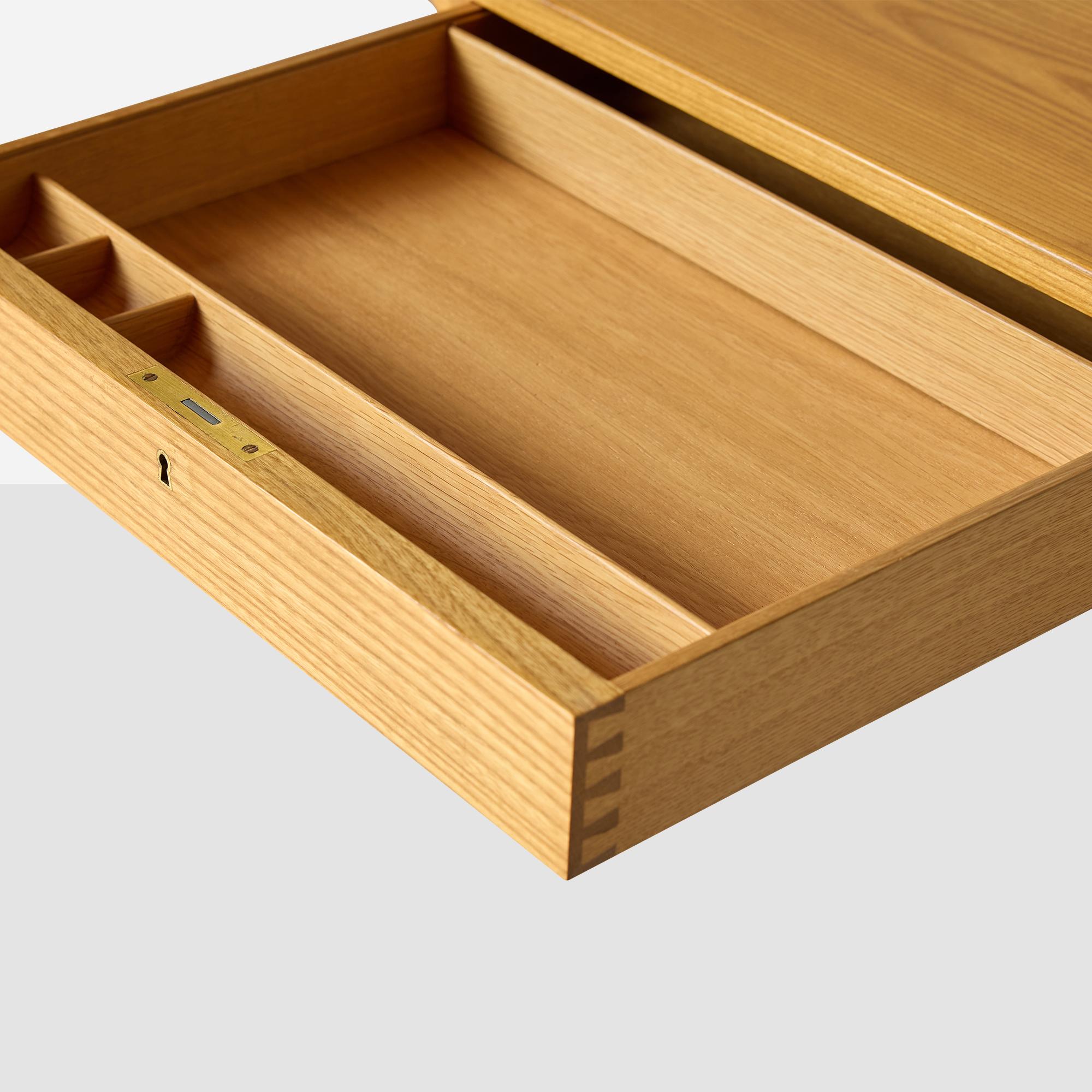Scrivania grande in legno d'olmo di Bernt Petersen in vendita 2