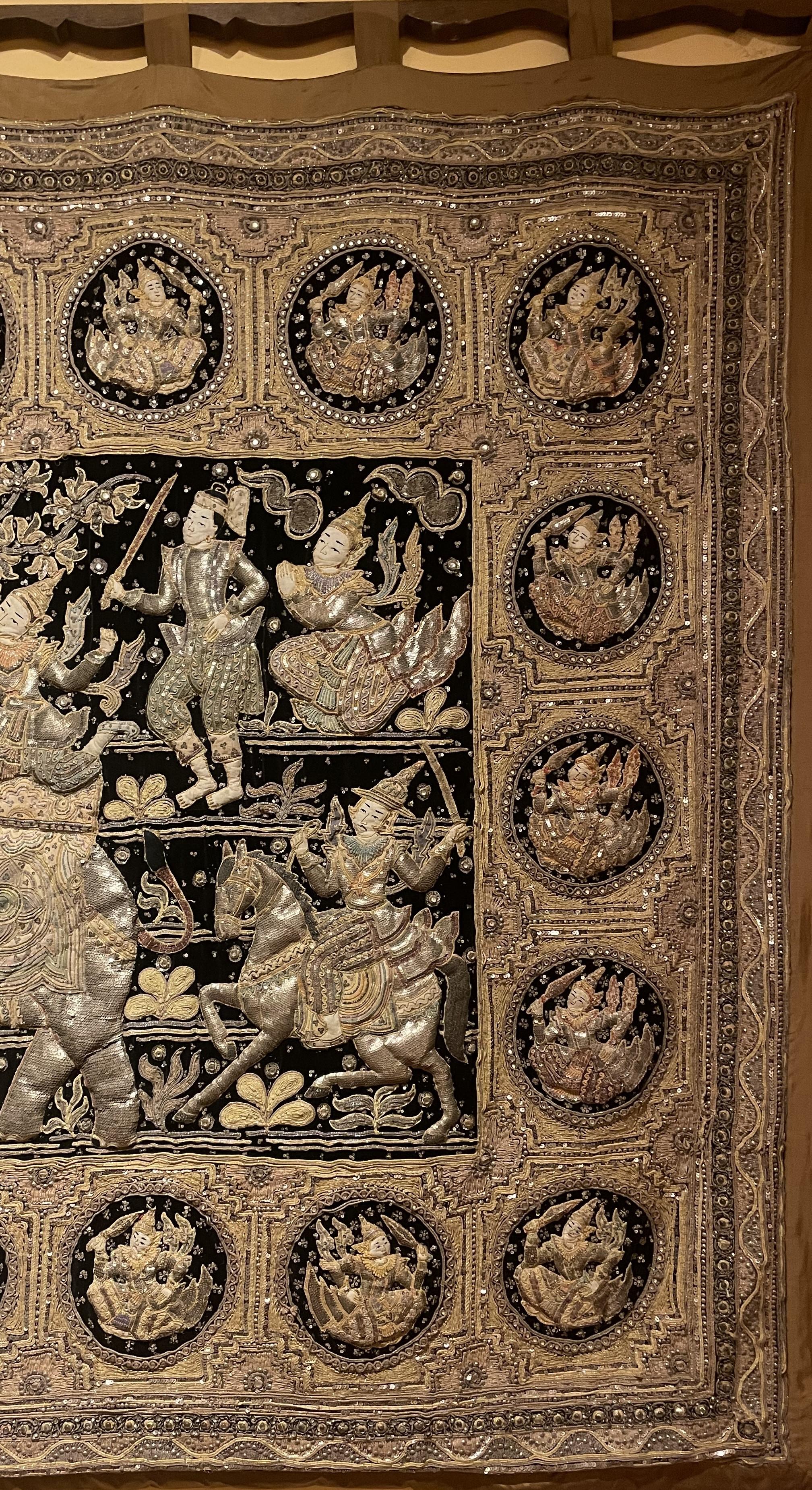 Grande ricamo Regno del Siam del XIX secolo 3m35-1m85 In condizioni buone in vendita a Brussels, Brussels