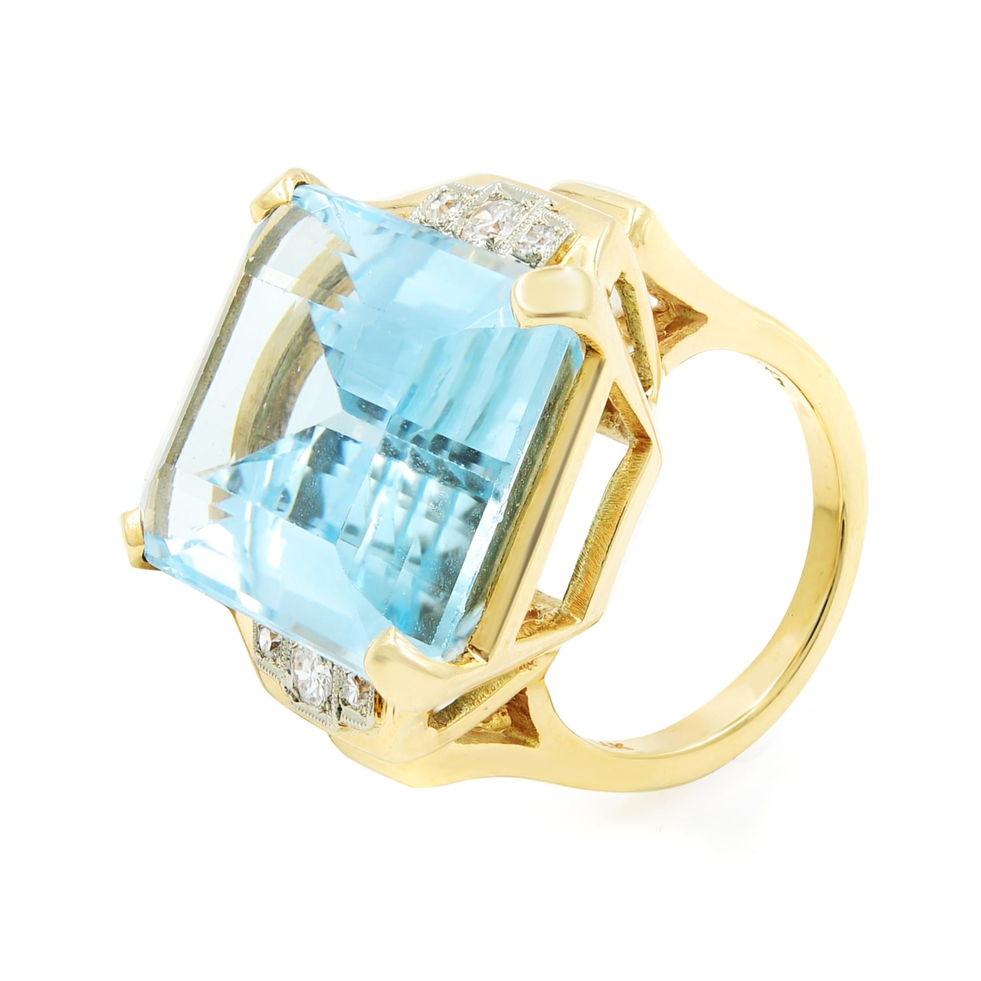 Large Emerald Cut Aquamarineand Diamond Ring 23.76Cts 14K Yellow Gold In New Condition For Sale In New York, NY