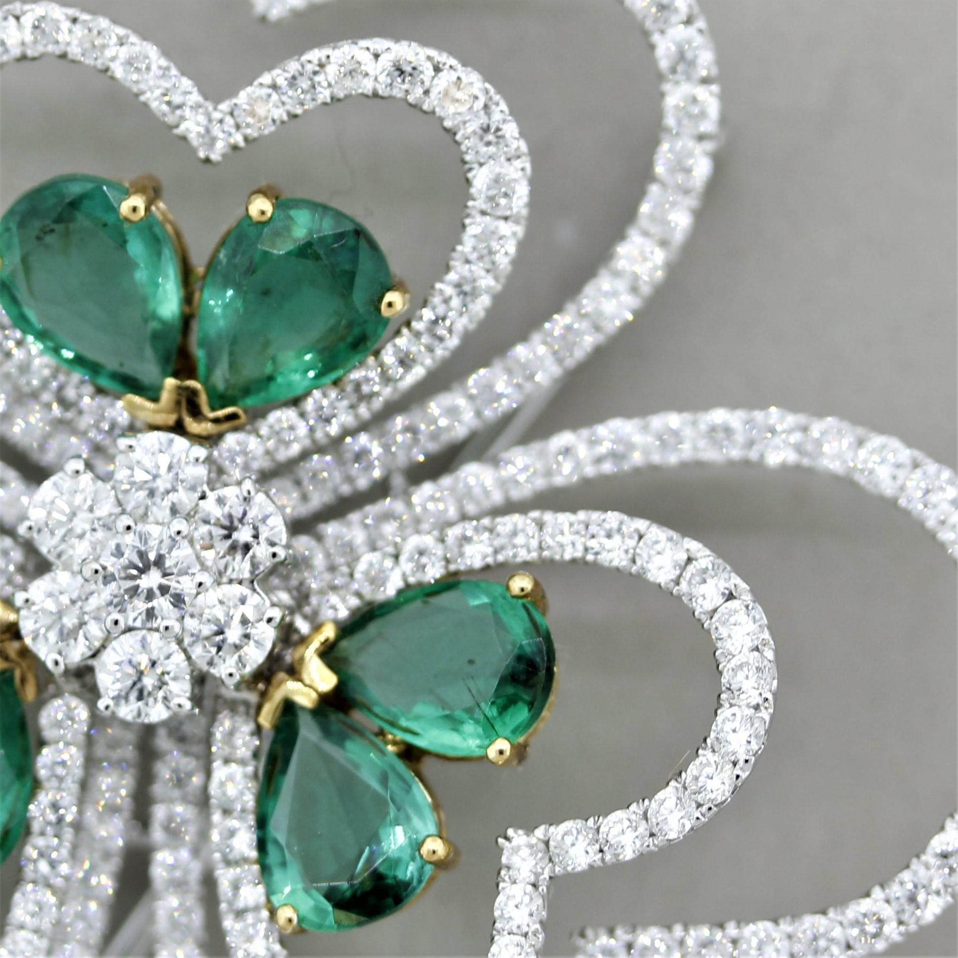 Mixed Cut Large Emerald Diamond Gold Heart Flower Brooch For Sale