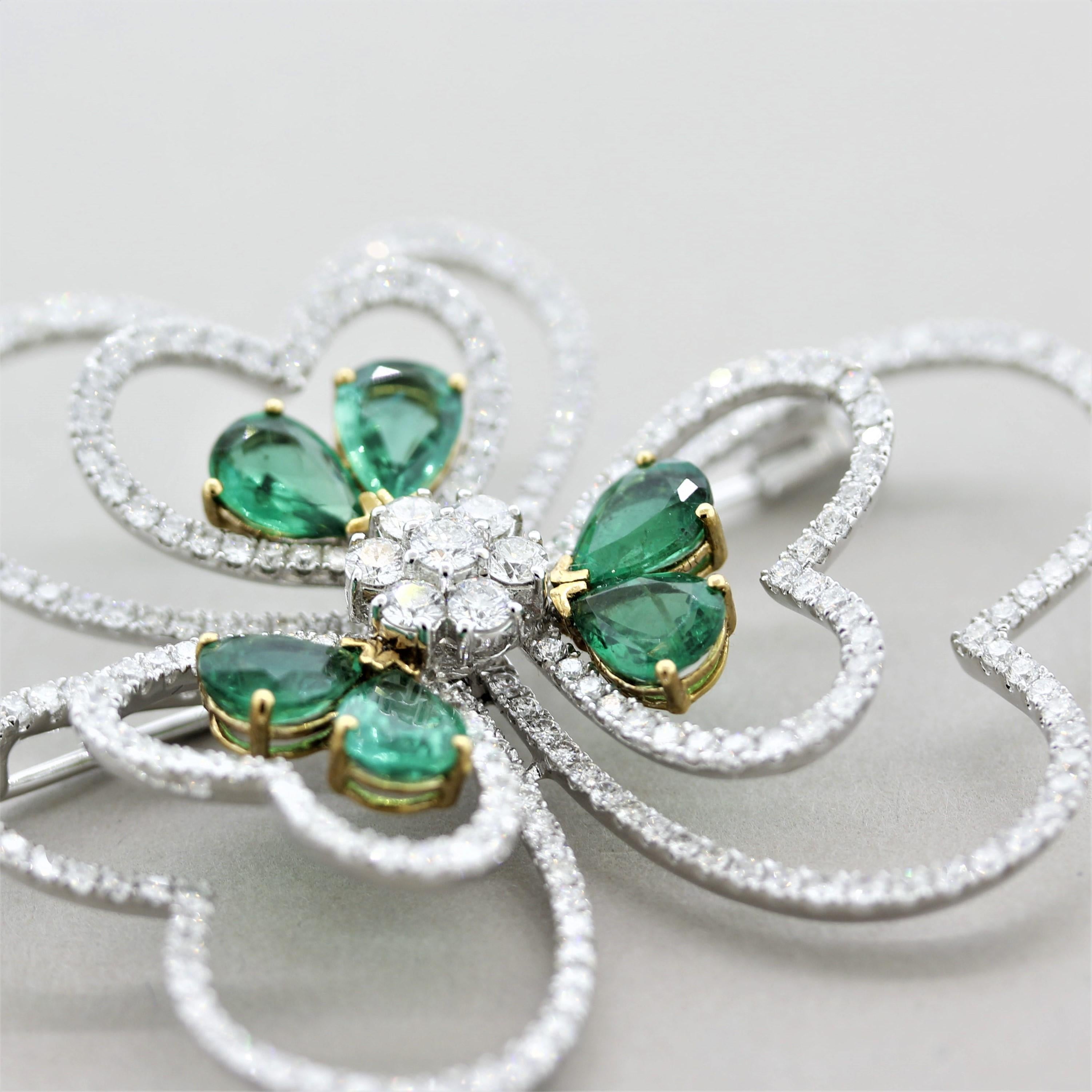 Large Emerald Diamond Gold Heart Flower Brooch In New Condition For Sale In Beverly Hills, CA