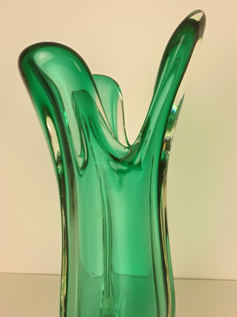 Large Emerald Green Murano Swung Vase, Italy, 1960s For Sale at 1stdibs