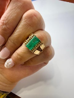 Large emerald ring 18KT gold stunning jardin emerald ring modern design