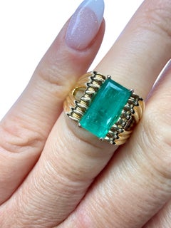 Large emerald ring 18KT gold stunning jardin emerald ring modern design