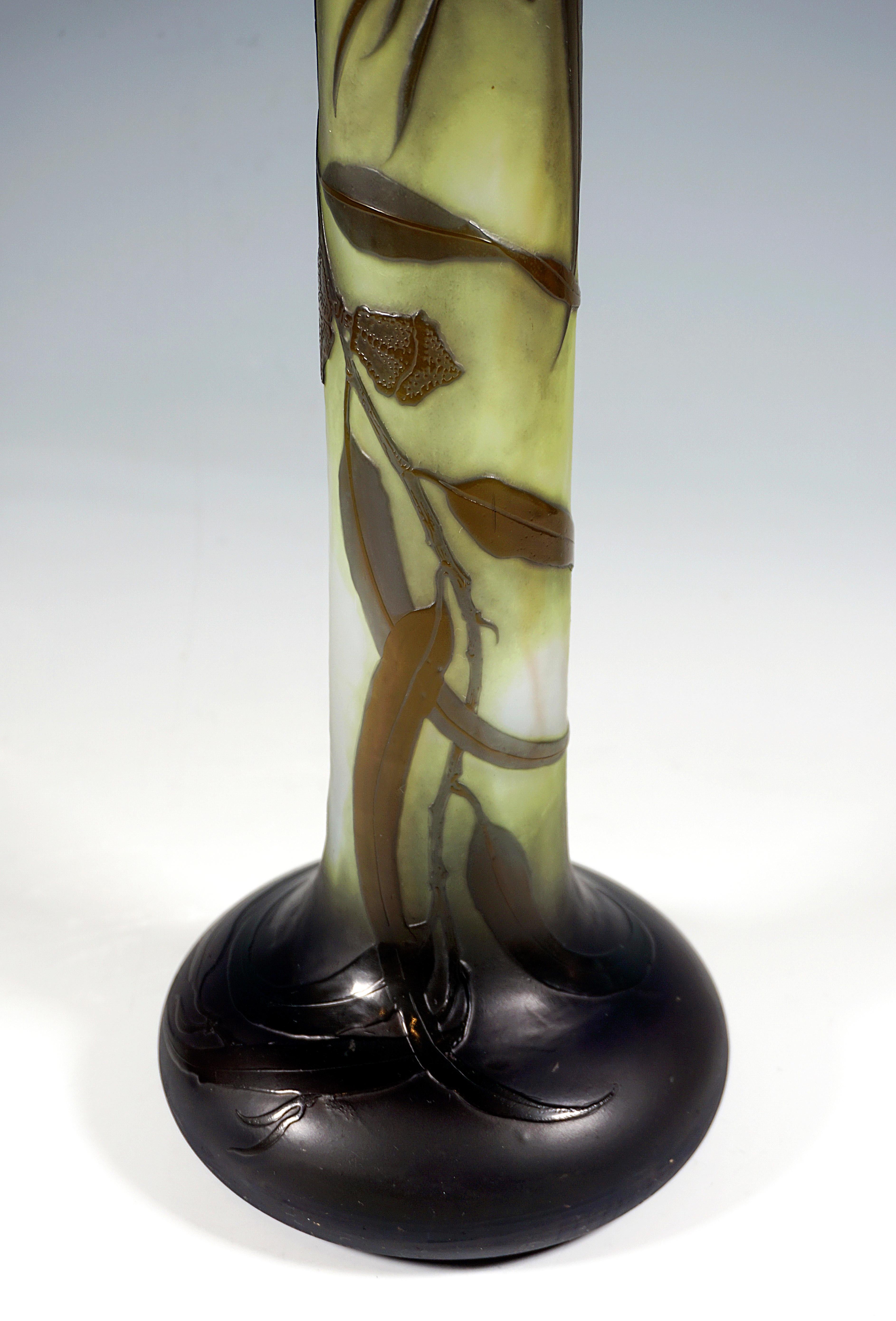 Large Émile Gallé Art Nouveau Cameo Vase Flower and Leaf Decor France circa 1904 In Good Condition For Sale In Vienna, AT