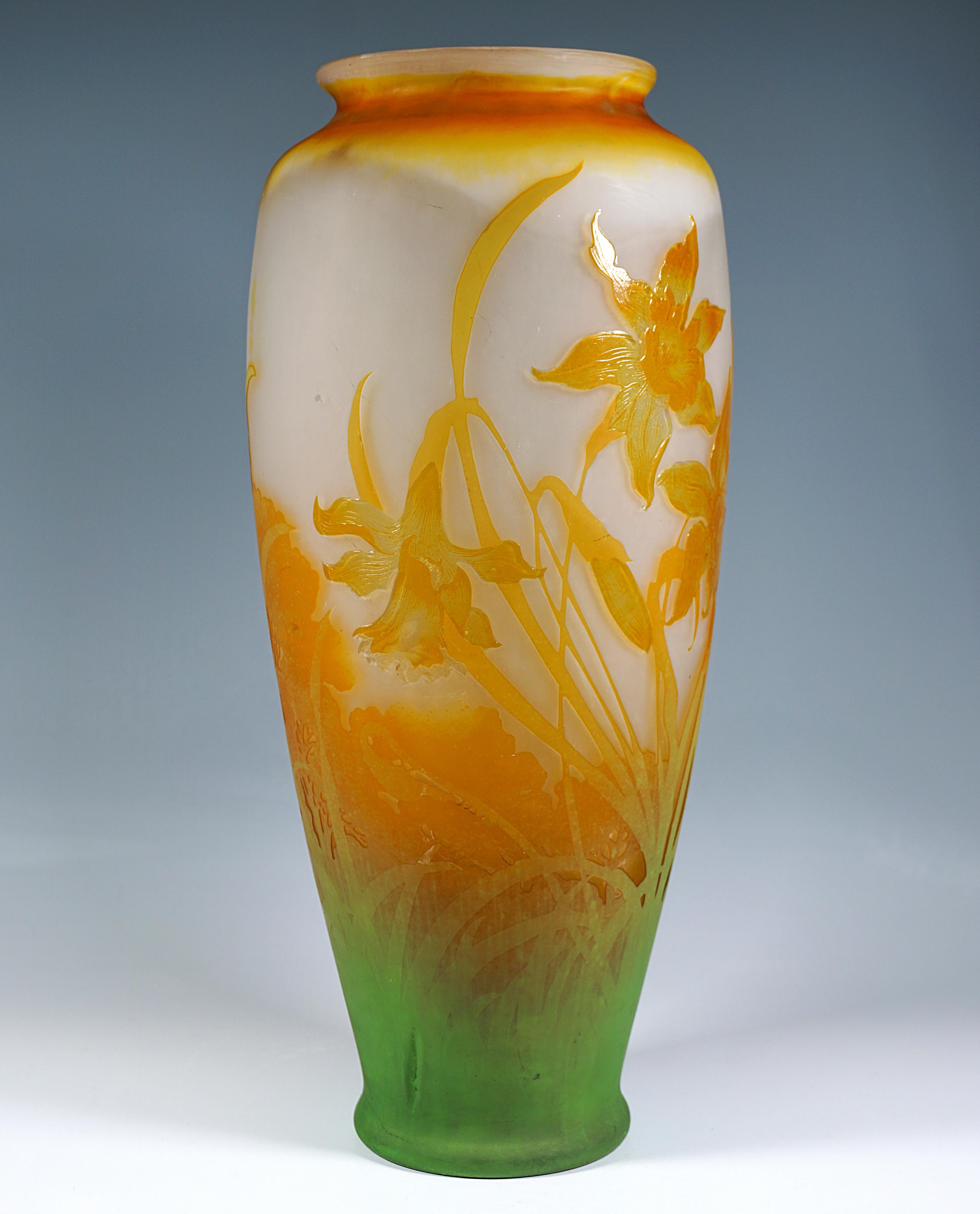 Etched Large Émile Gallé Art Nouveau Cameo Vase With Daffodil Decor, France, Ca 1904 For Sale