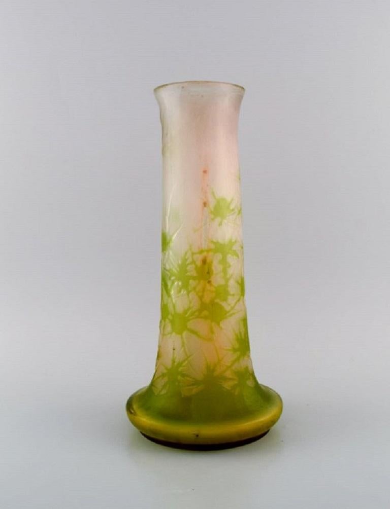 Large Emile Gallé vase in frosted and green art glass carved in the form of thistles. Early 20th century.
Measures: 32.5 x 15.5 cm.
In excellent condition.
Signed.