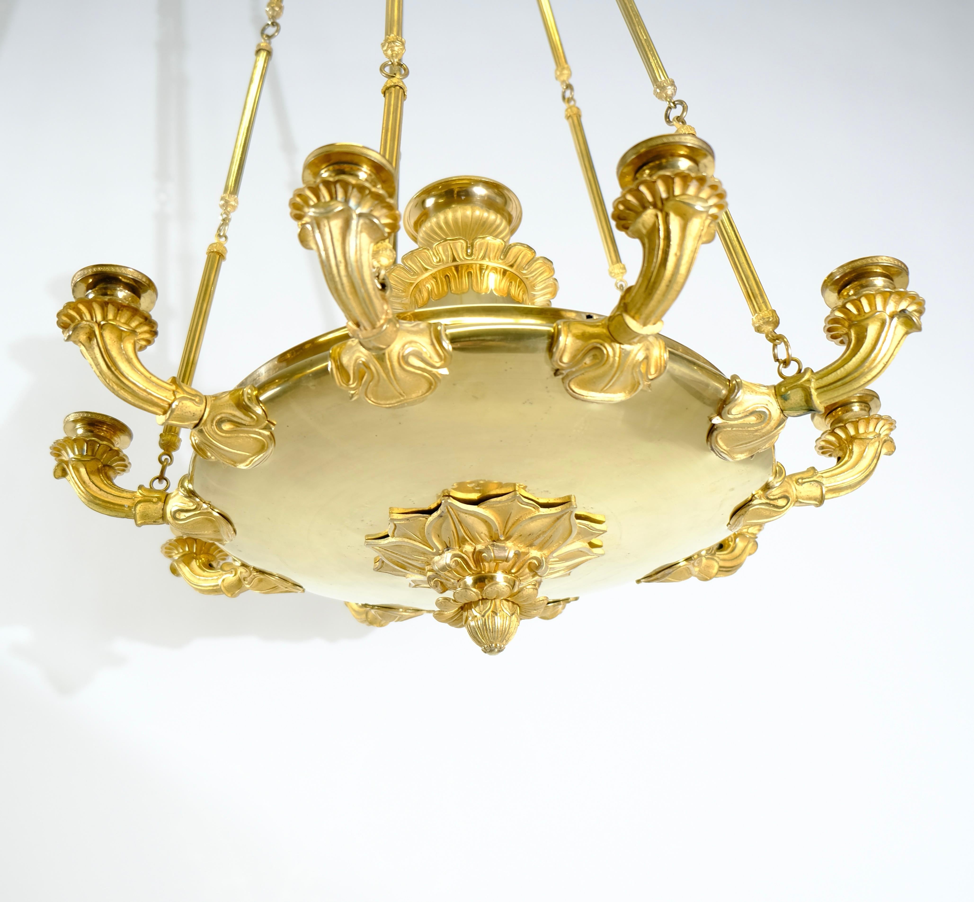 Large Empire Chandelier with Ten Candleholders in great condition. Ca 1820. For Sale 4