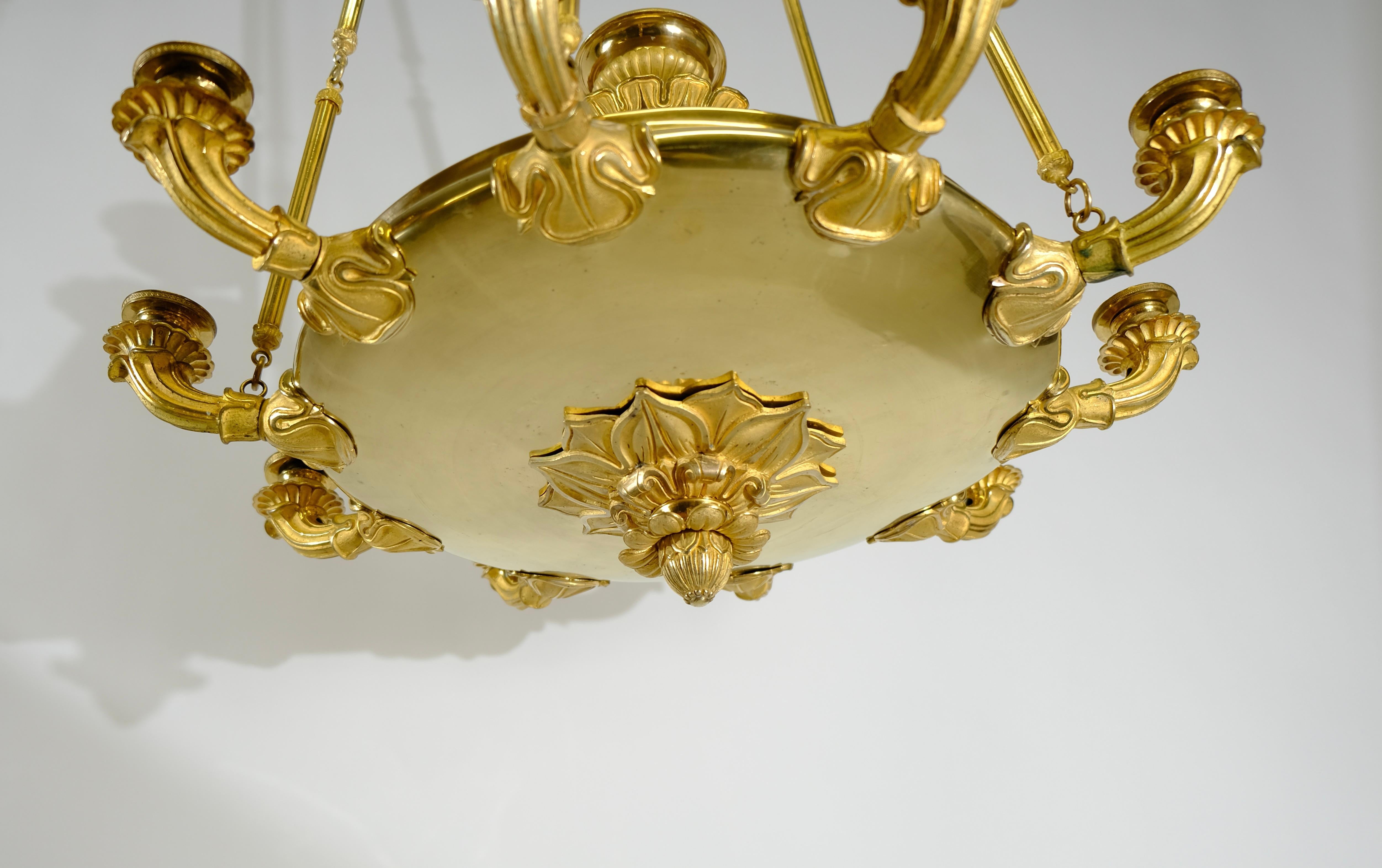 Large Empire Chandelier with Ten Candleholders in great condition. Ca 1820. For Sale 6