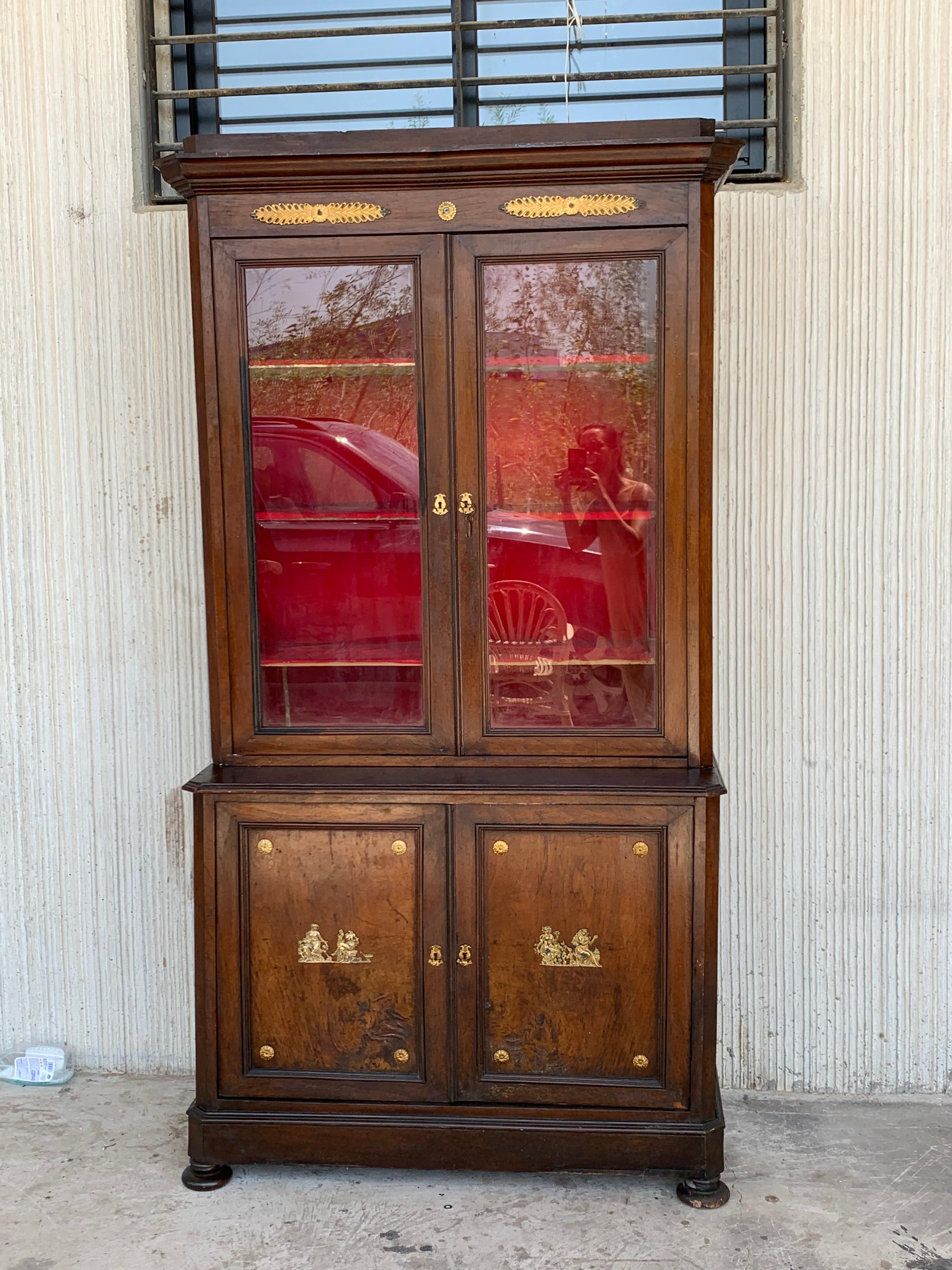 Elegant late Empire 4 doors glass and wood cabinet, bookcase in mahogany.
Pair of locking paned glass doors sitting atop pair of locking wood doors with fillings. Inside shelves.
Made in one piece.