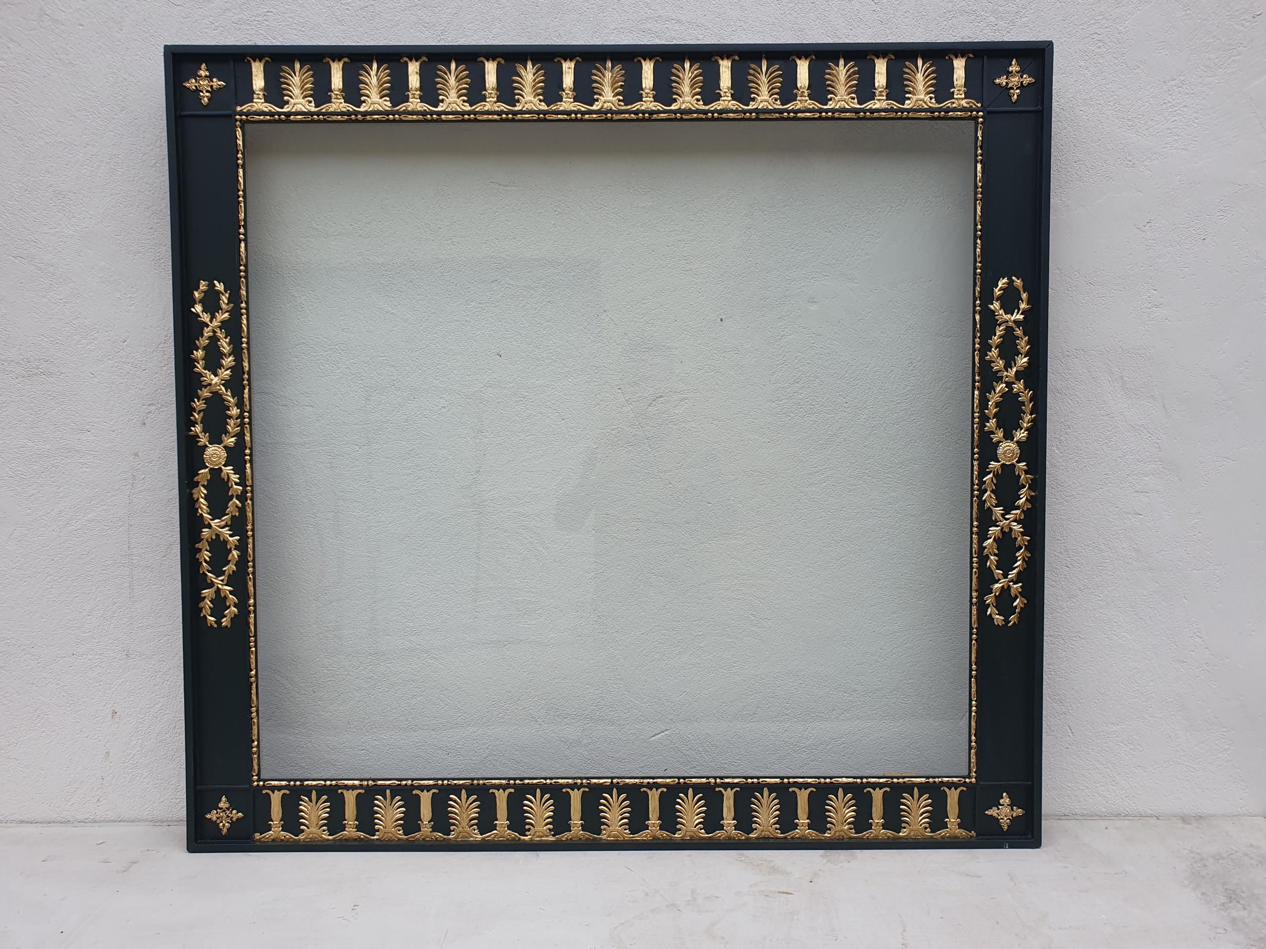 Rare Empire frame in green lacquered stuccoed wood and ornaments retouched with fine gold.
With its original glass.
Ideal for framing a prestigious engraving or Empire pastel.

Work from the first half of the 19th century.

Very good