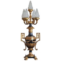 Grande urne de table de style Empire en bronze doré et patiné, lampe d'amphore