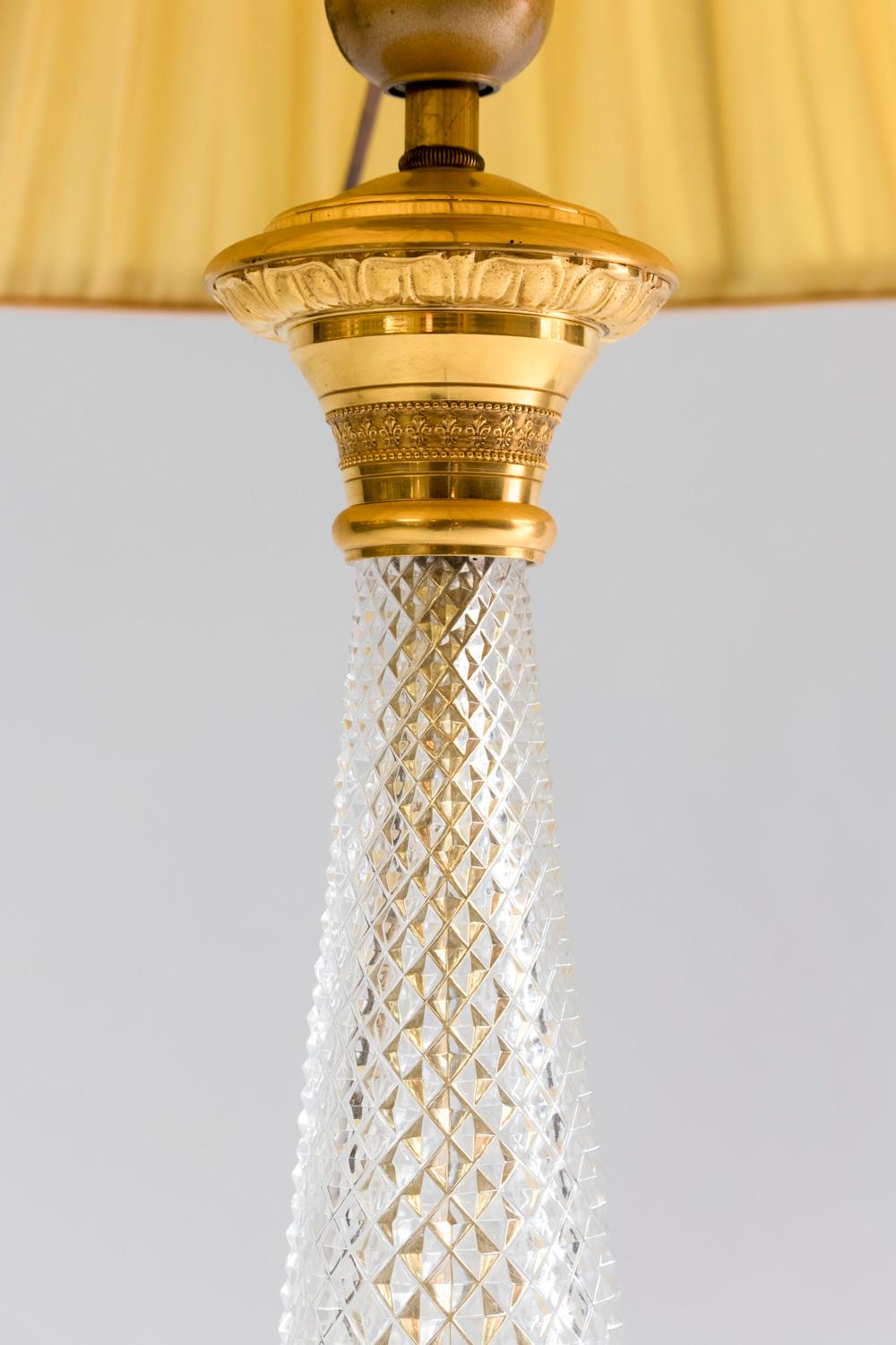 Gran Lámpara Estilo Imperio en Cristal Tallado y Bronce Dorado, Década de 1940 en Bueno estado para la venta en Saint-Ouen, FR