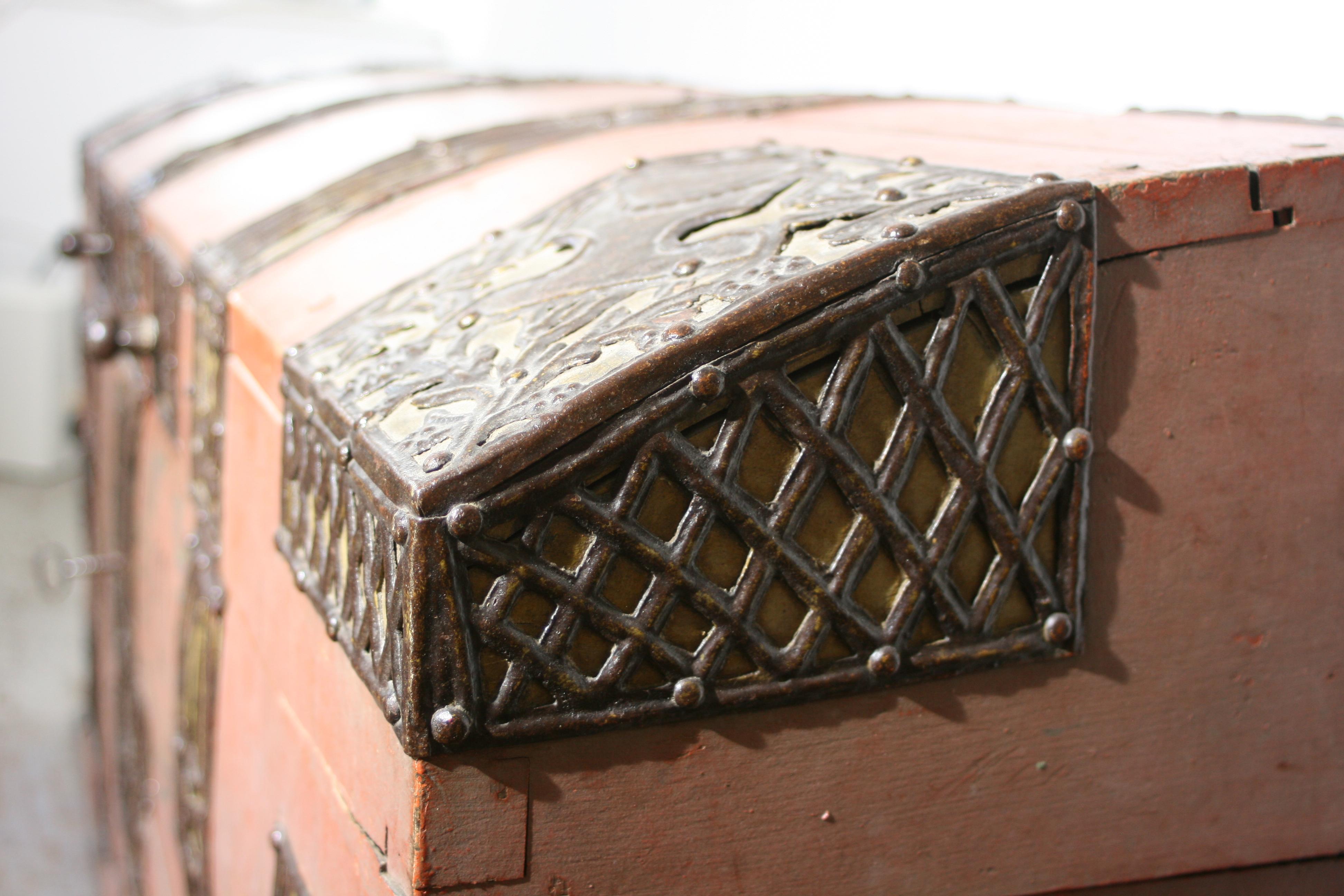 Large Empire Wedding Trunk Painted in Pale Red-Yellow Colors Dated 1829, Denmark 7