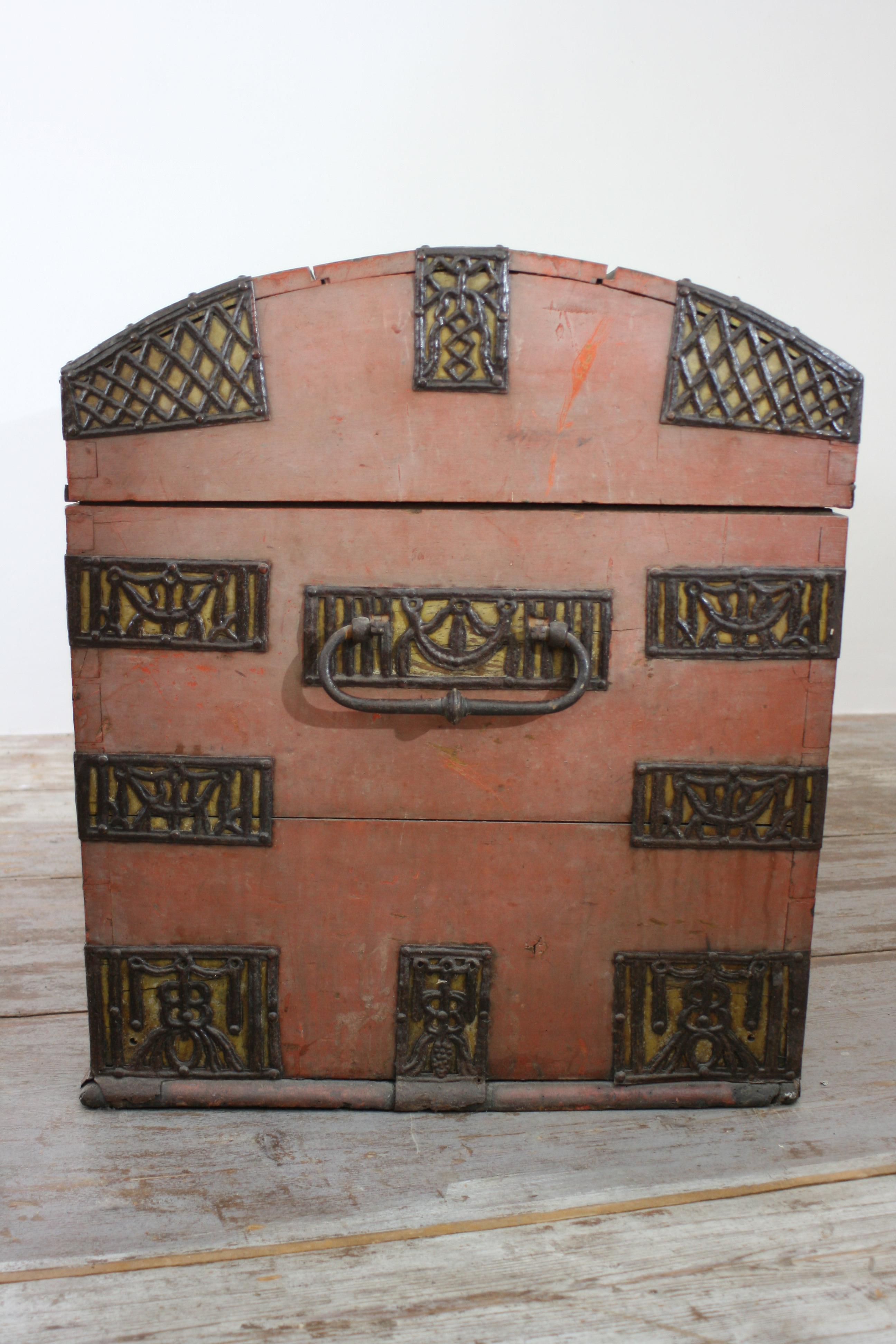Large Empire Wedding Trunk Painted in Pale Red-Yellow Colors Dated 1829, Denmark 10