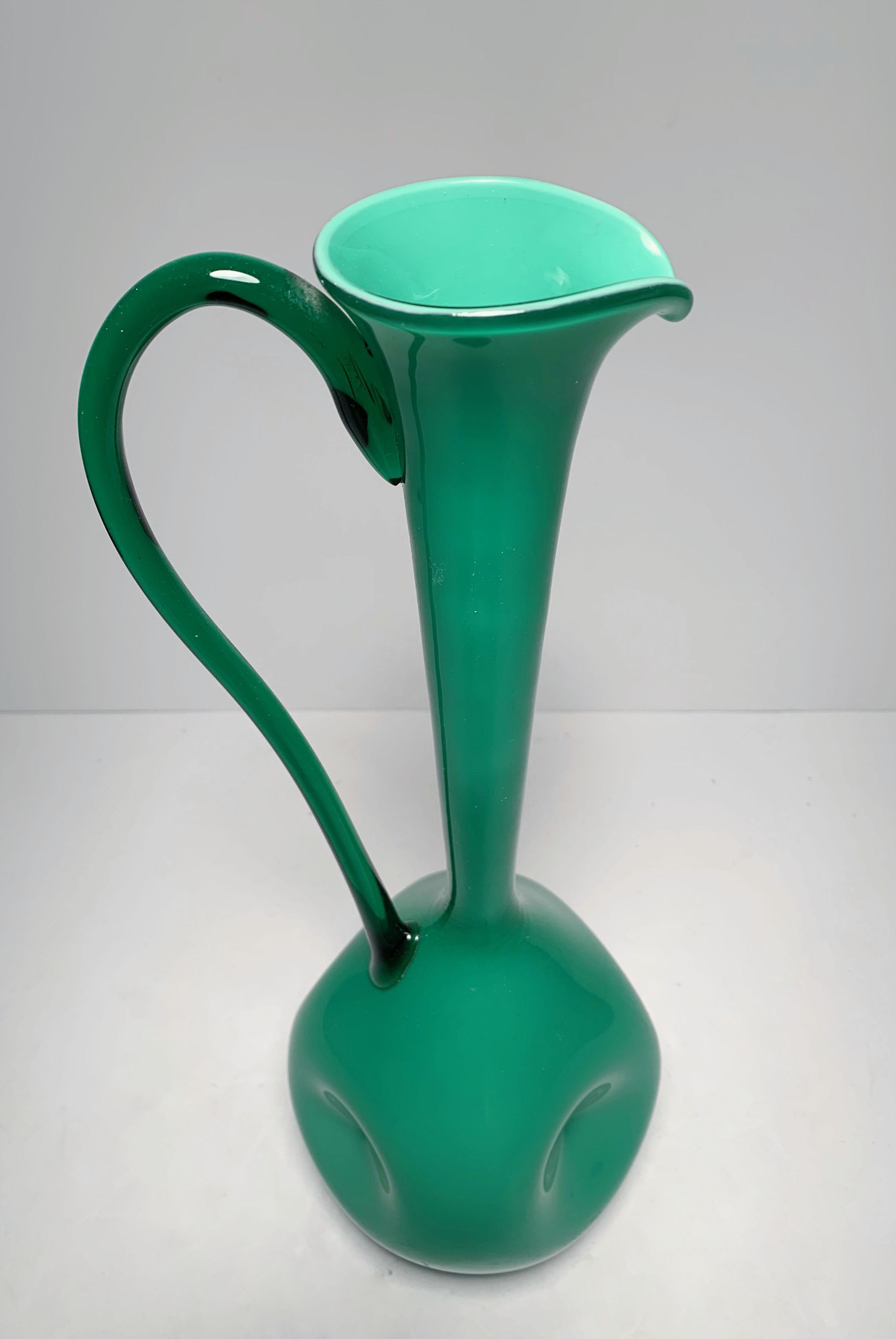 Große grüne Empoli-Krugvase aus italienischem Glas mit grüner Kanne (Moderne der Mitte des Jahrhunderts) im Angebot