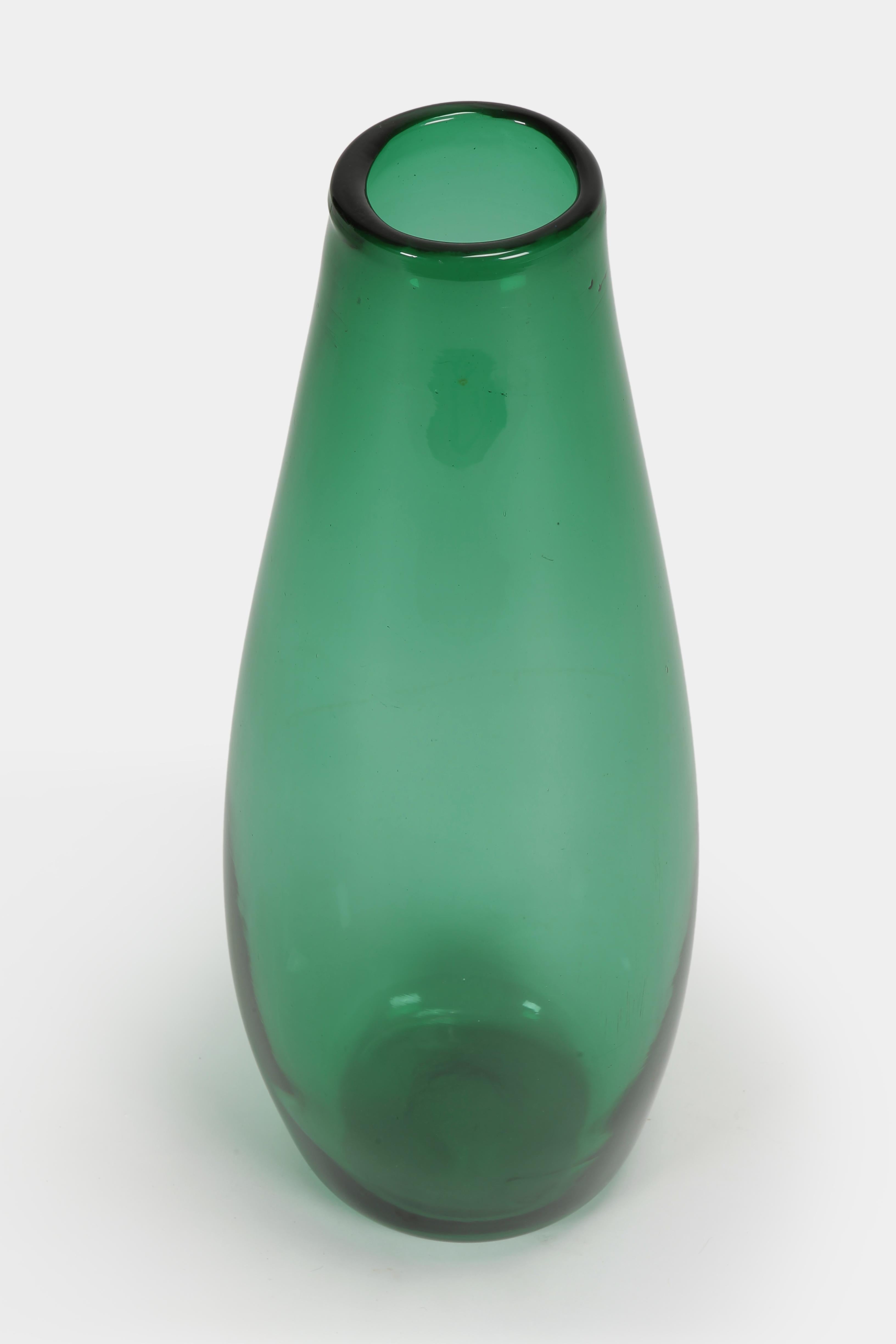 Rare, large Italian vase, Vetro Verde di Empoli from the 1960s. The green color of the Empoli glass is due to the iron oxide that are naturally present in the sand in the local rivers which is used for the production of the glass. In very good
