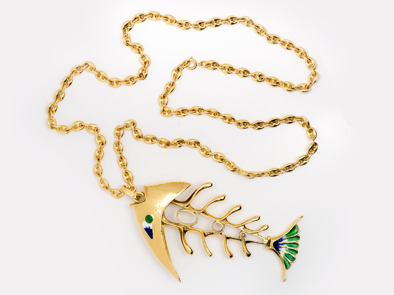 18k gold  articulated  and enameled fish pendant necklace.


