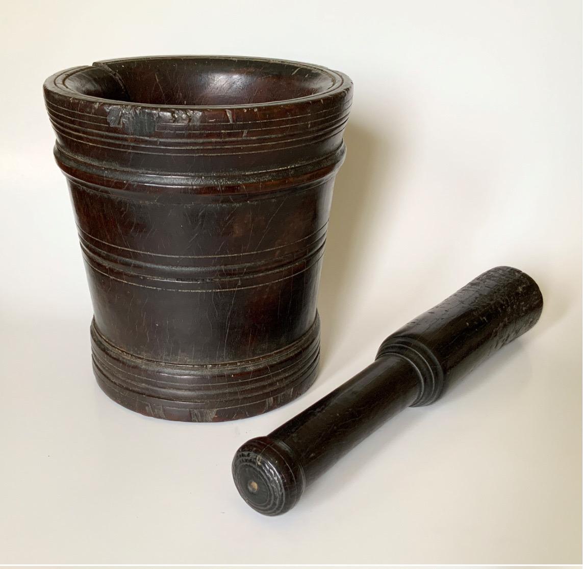 Carved Large English 17th-18th Century Lignum Vitae Mortar and Pestle, England For Sale