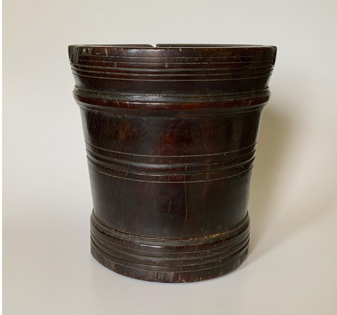 Large English 17th-18th Century Lignum Vitae Mortar and Pestle, England In Good Condition For Sale In Haddonfield, NJ