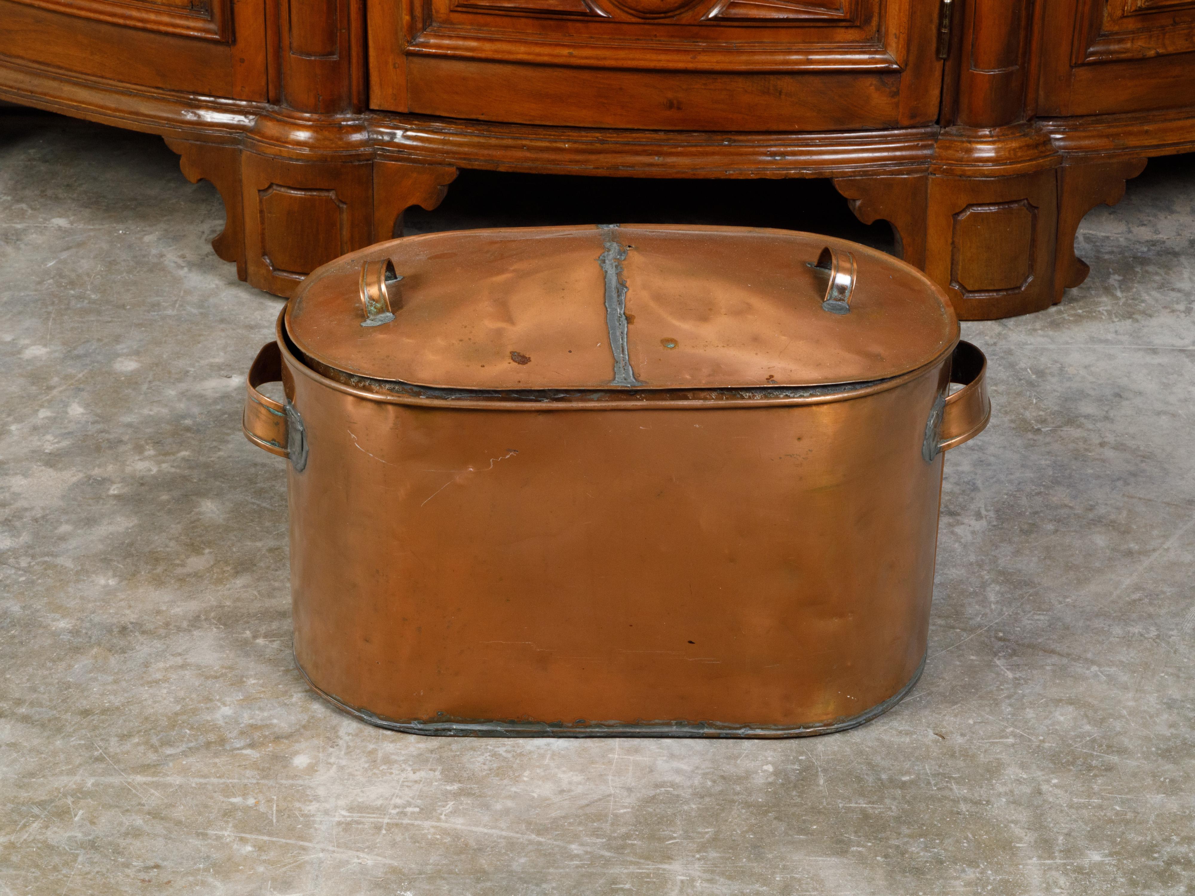 Large English 1930s Copper Braising Pan with Handles and Weathered Patina For Sale 6
