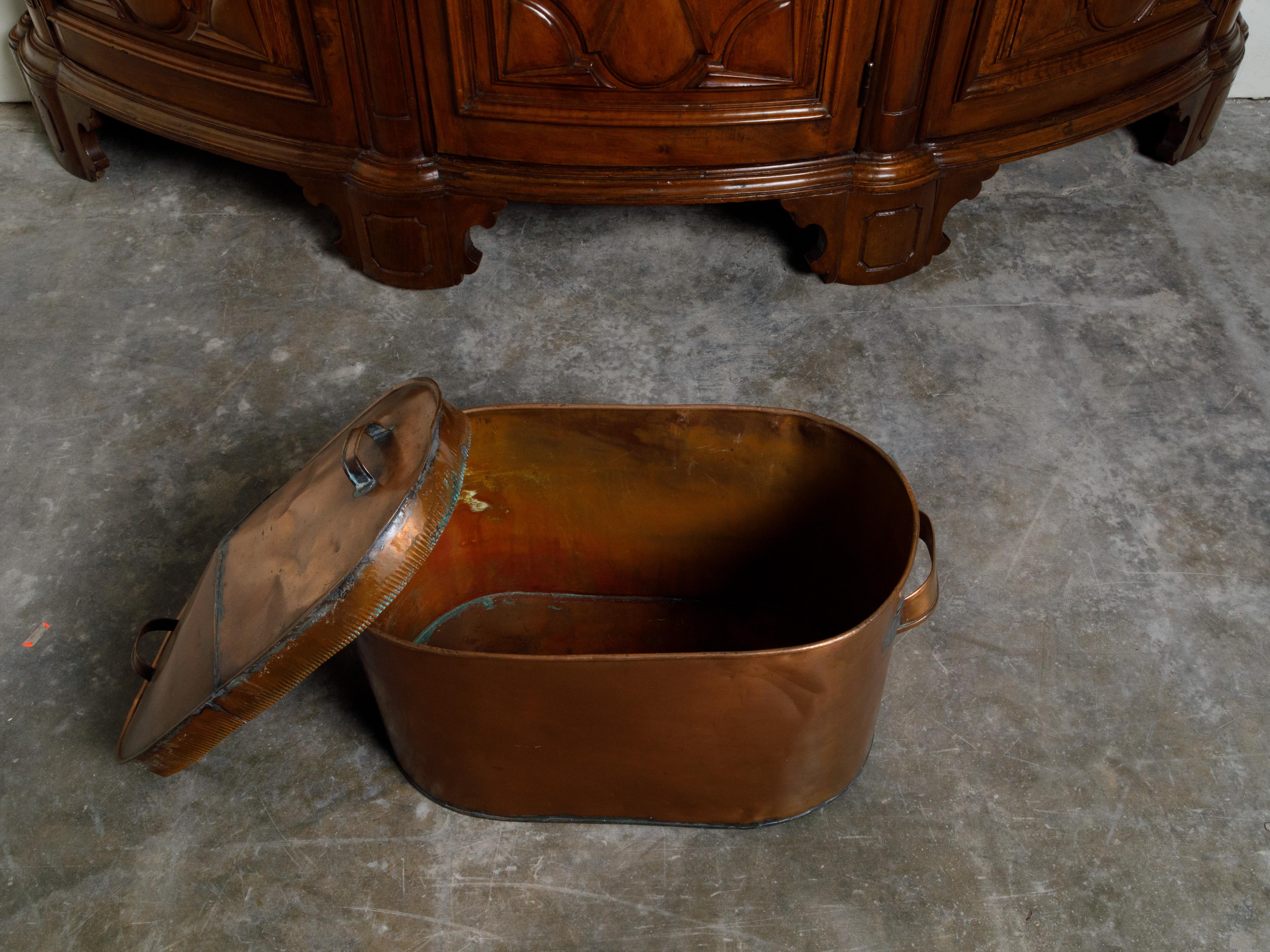Large English 1930s Copper Braising Pan with Handles and Weathered Patina For Sale 1