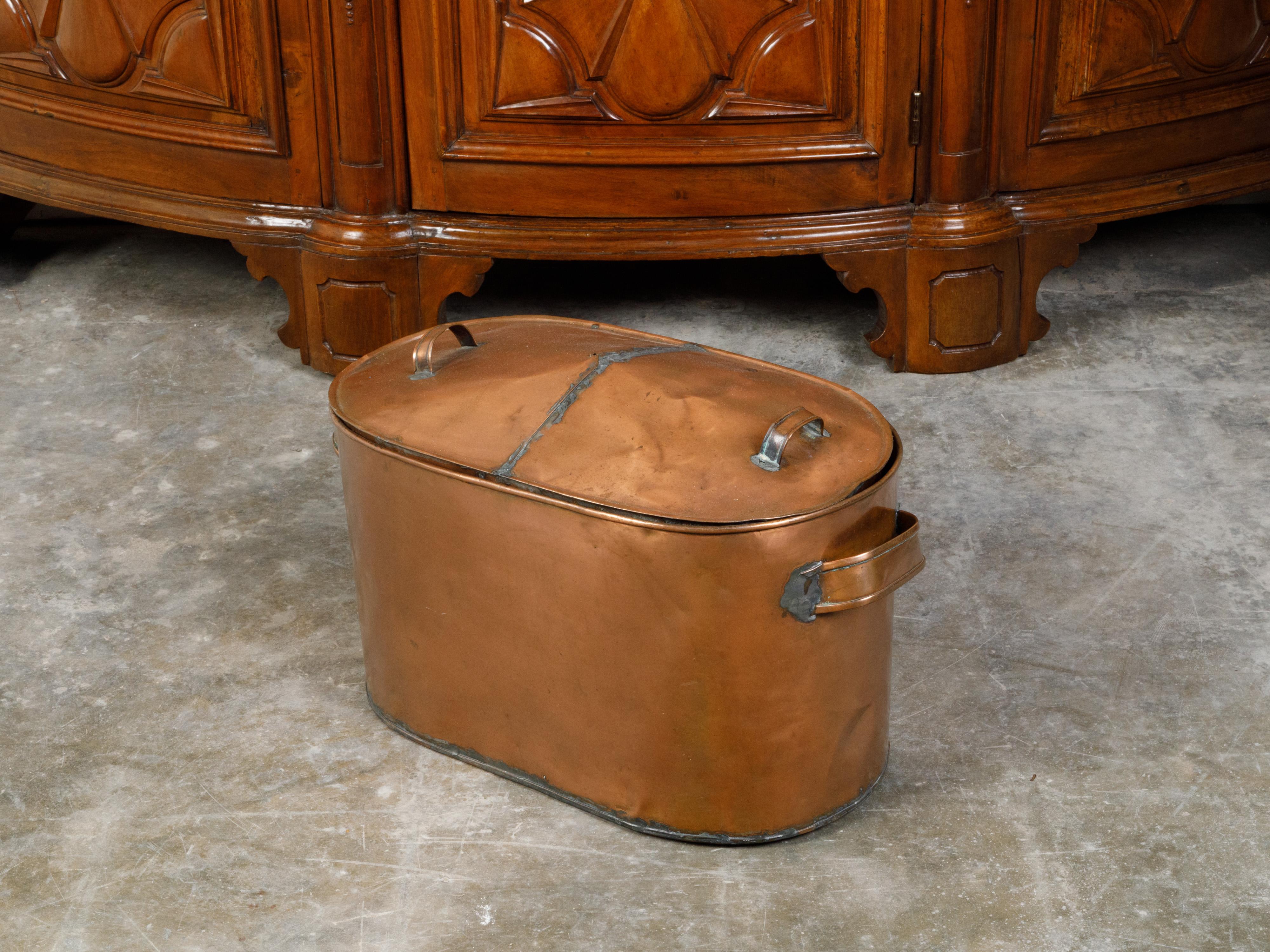 Large English 1930s Copper Braising Pan with Handles and Weathered Patina For Sale 3