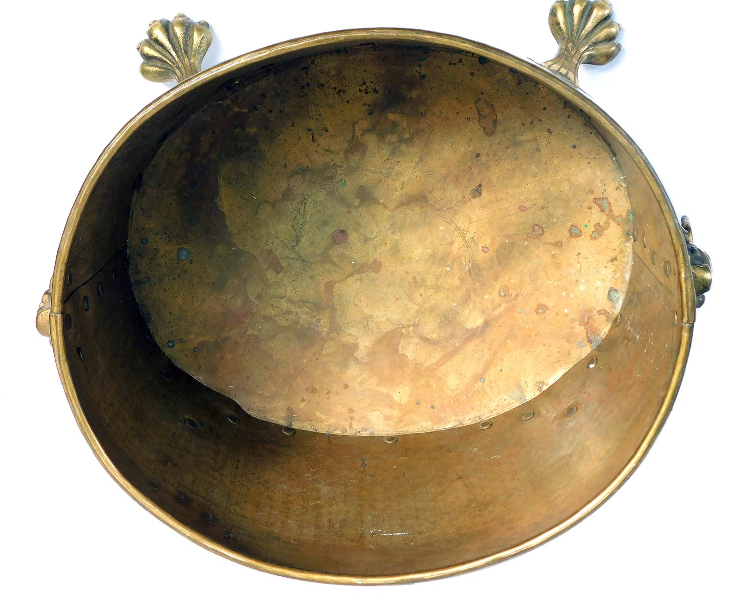 Brass Large English 19th Century Oval-Form planter with Lion Ring Handles and Paw Feet